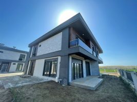 DÜZCE MERKEZ AKINLARDA 4+1 İKİZ SATILIK LÜX VİLLALAR