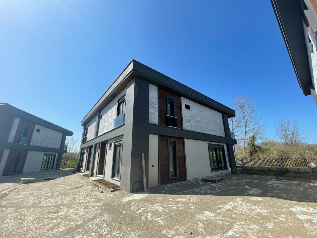 DÜZCE MERKEZ AKINLARDA 4+1 İKİZ SATILIK LÜX VİLLALAR