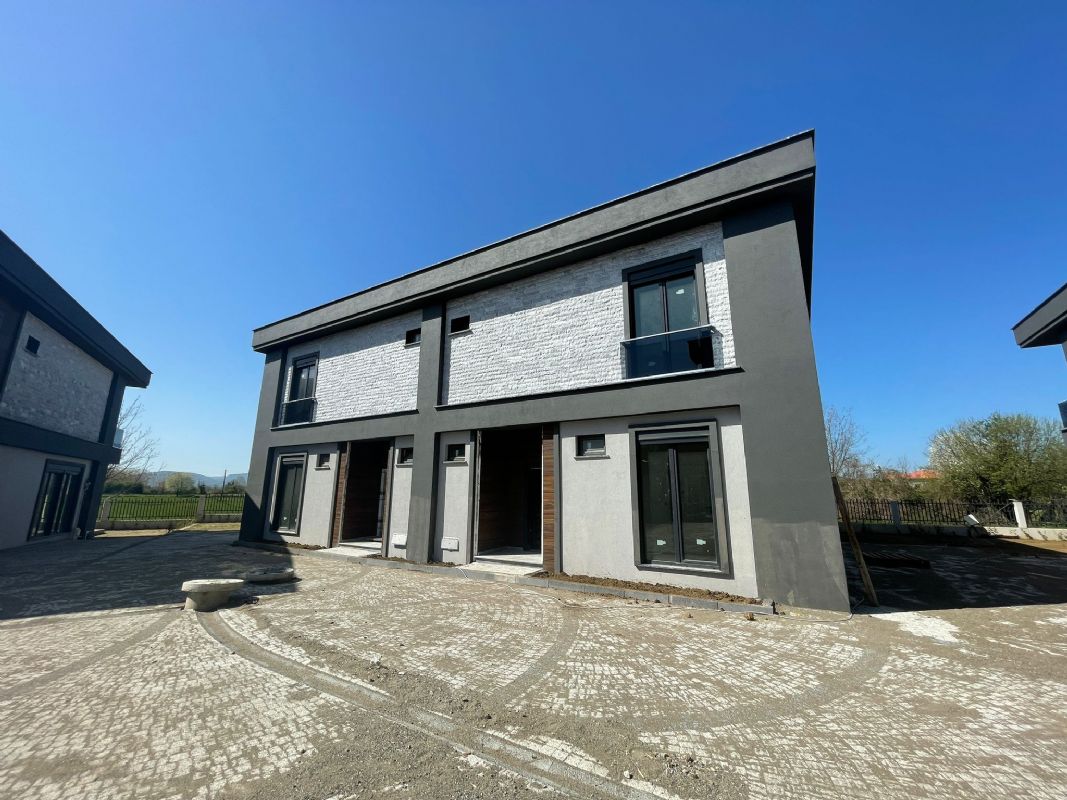 DÜZCE MERKEZ AKINLARDA 4+1 İKİZ SATILIK LÜX VİLLALAR