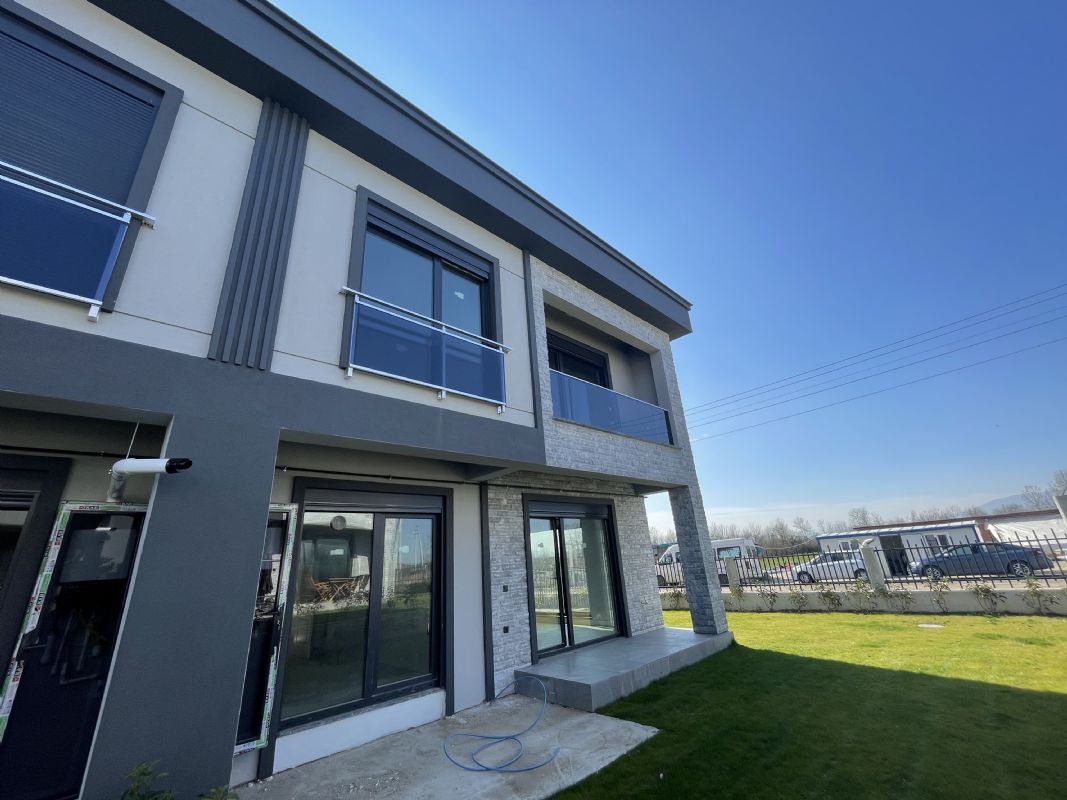 DÜZCE KUYUMCUHACIAİLDE SATILIK OTURUMA HAZIR 4+1 LÜX VİLLALAR