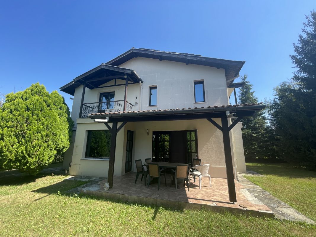 DÜZCE MERKEZ GÜMÜŞPINARDA SATILIK MÜSTAKİL 3+1 VİLLA