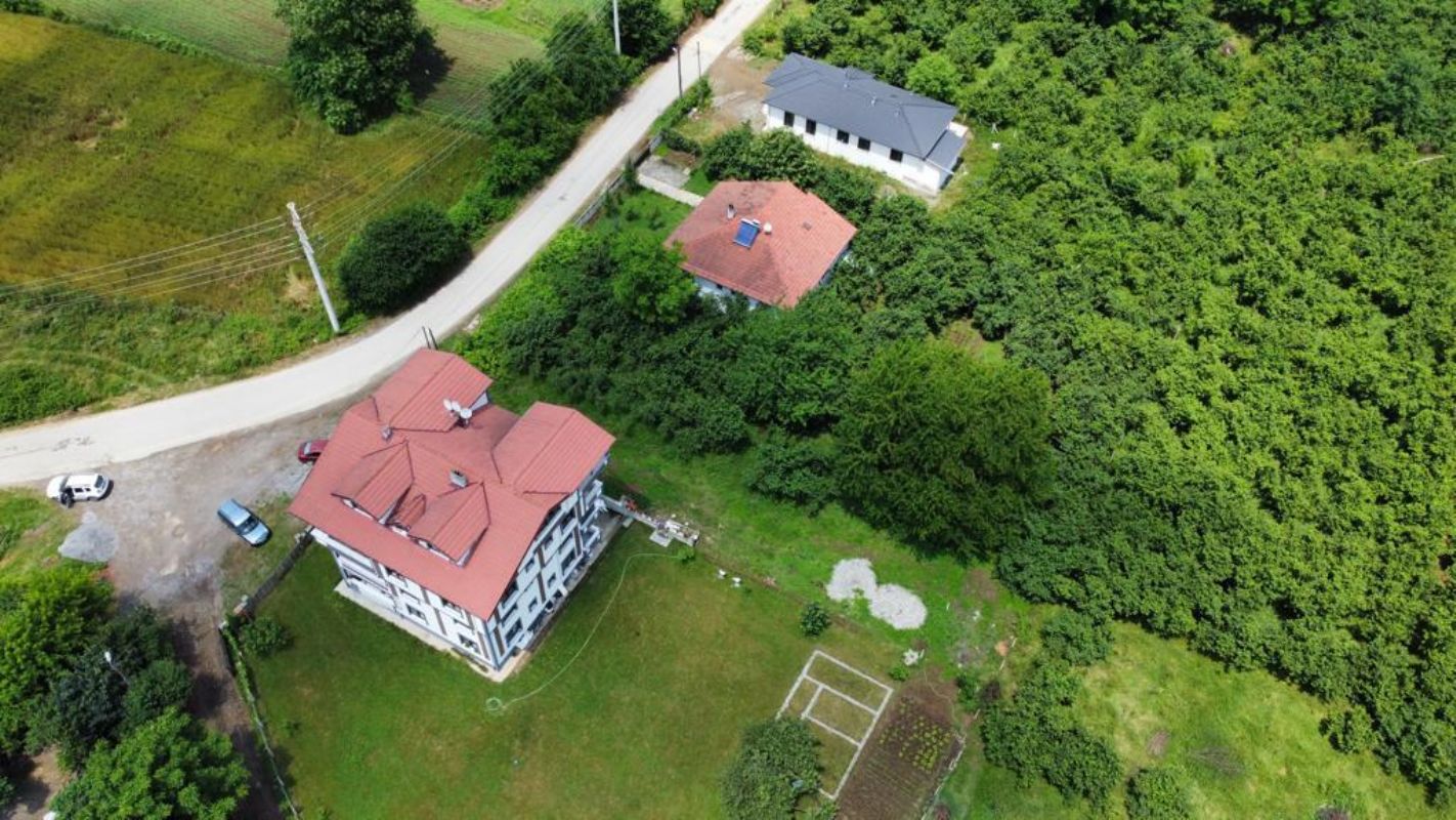 DÜZCE MERKEZ GÖKÇE KÖYÜNDE VİLLA YAPIMINA UYGUN SATILIK ARSA