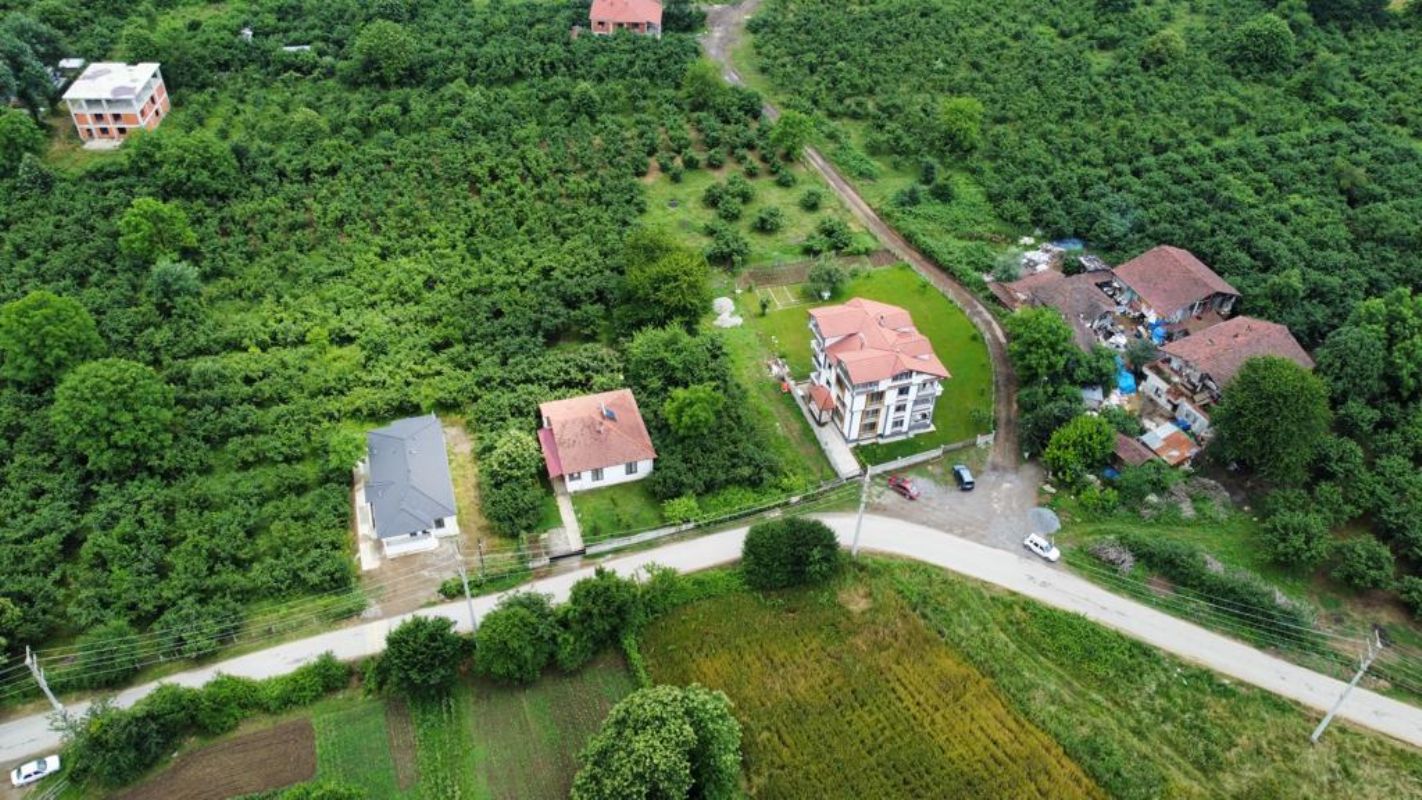 DÜZCE MERKEZ GÖKÇE KÖYÜNDE VİLLA YAPIMINA UYGUN SATILIK ARSA