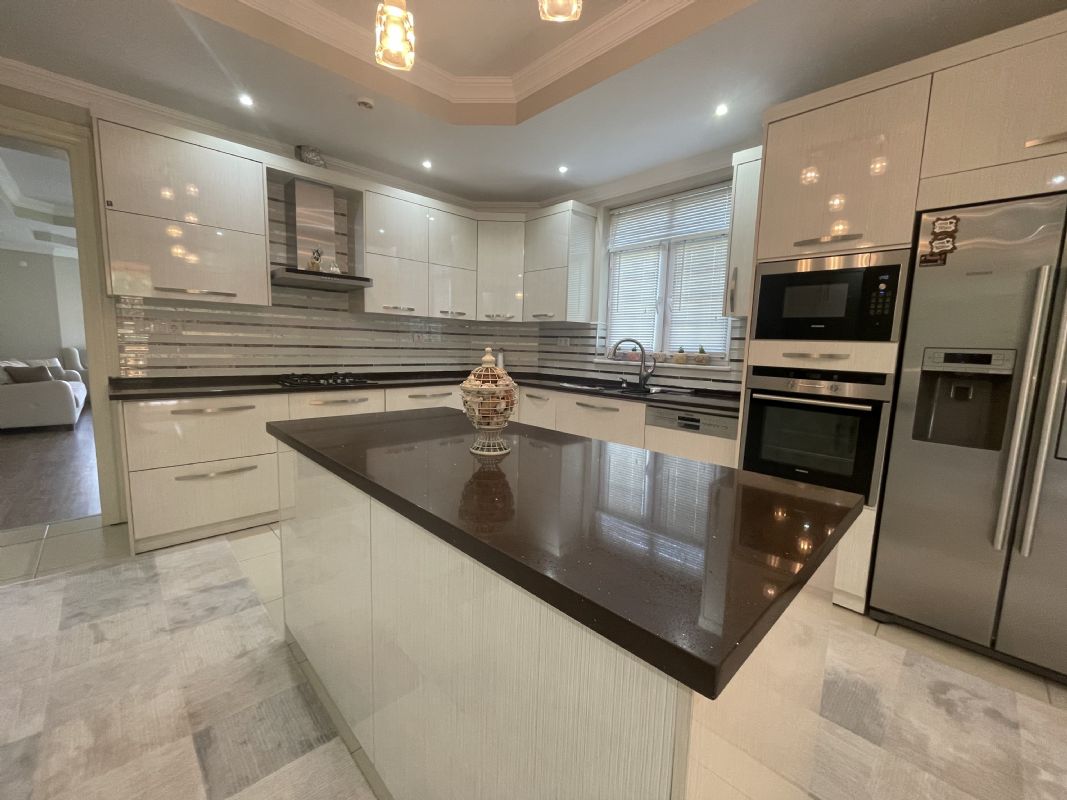 DÜZCE MERKEZ ?AYDPINPINAR KÖYÜNDE  SATILIK 5+2 350 M2 SATILIK V