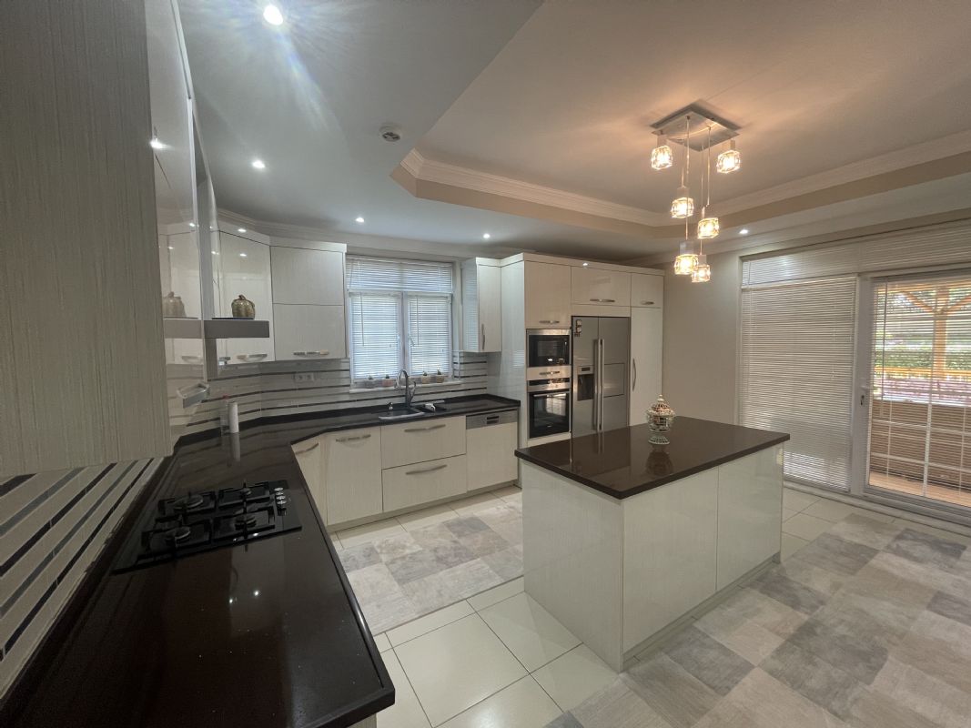 DÜZCE MERKEZ ?AYDPINPINAR KÖYÜNDE  SATILIK 5+2 350 M2 SATILIK V