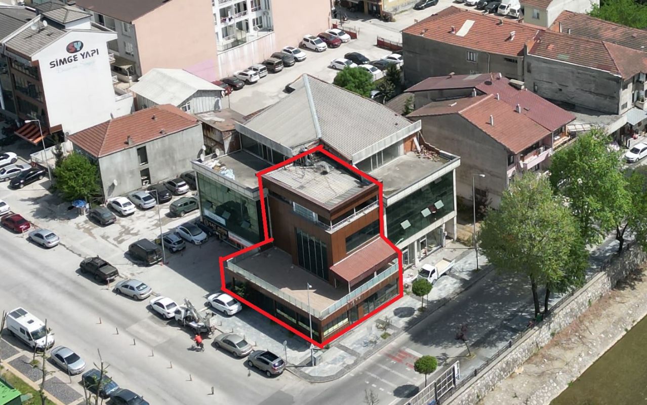 DÜZCEM MERKEZ VALİLİK YANINDA KOMPLE SATILIK BİNA