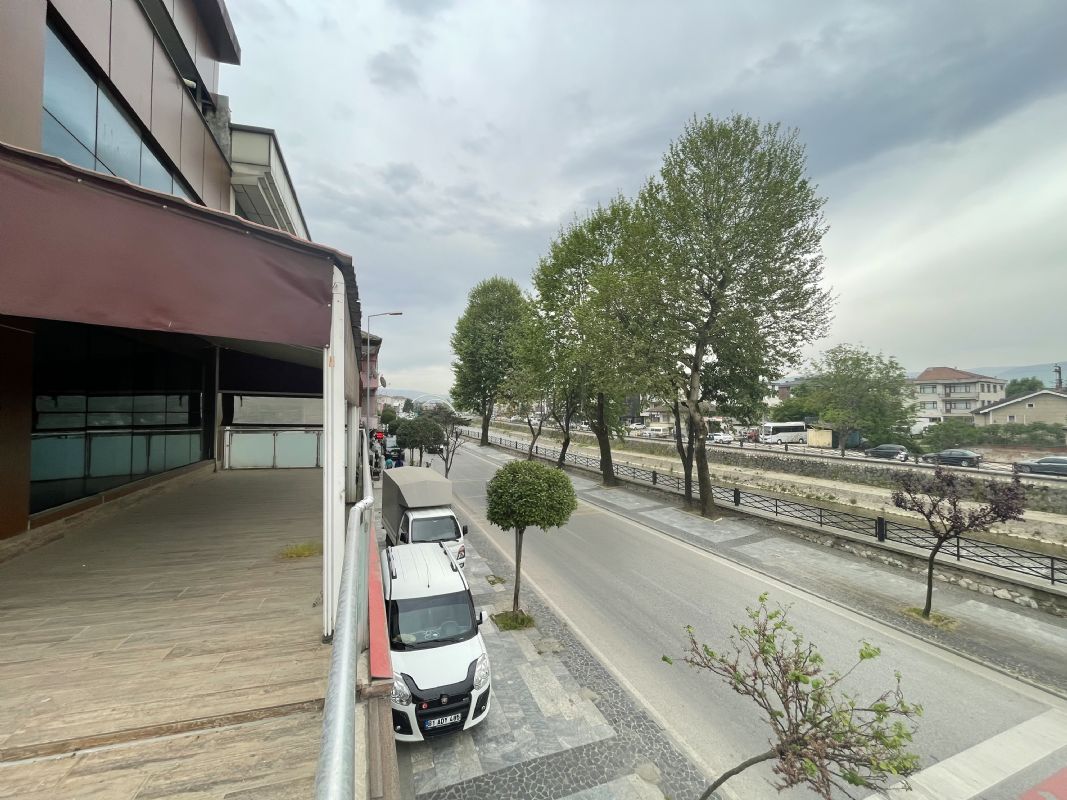 DÜZCEM MERKEZ VALİLİK YANINDA KOMPLE SATILIK BİNA