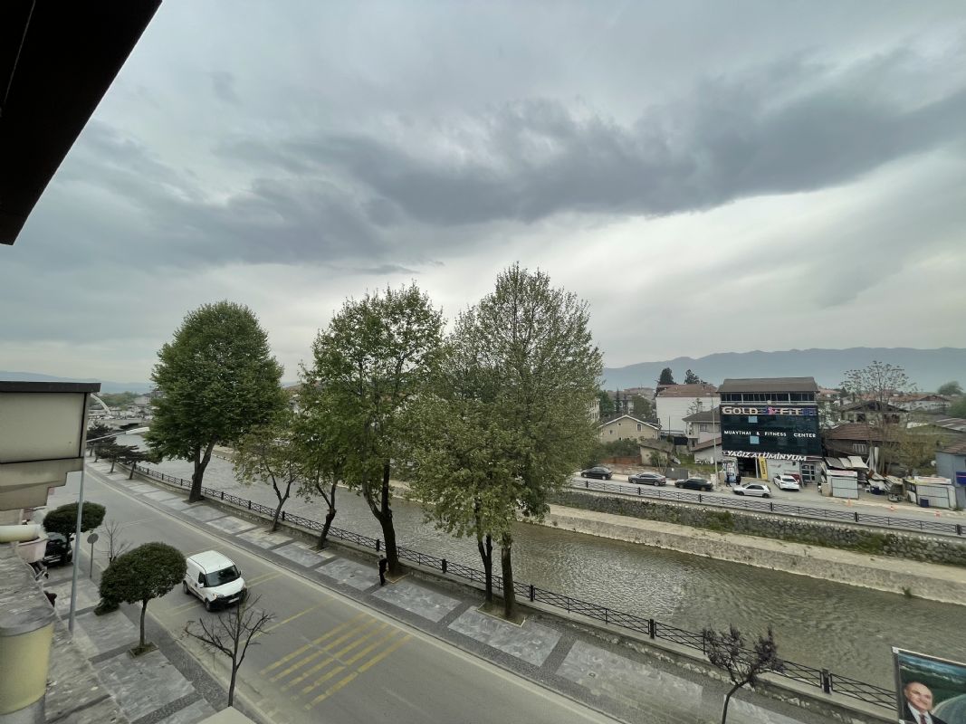 DÜZCEM MERKEZ VALİLİK YANINDA KOMPLE SATILIK BİNA