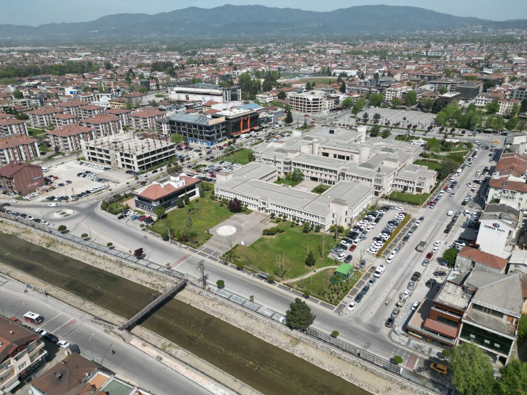 DÜZCEM MERKEZ VALİLİK YANINDA KOMPLE SATILIK BİNA