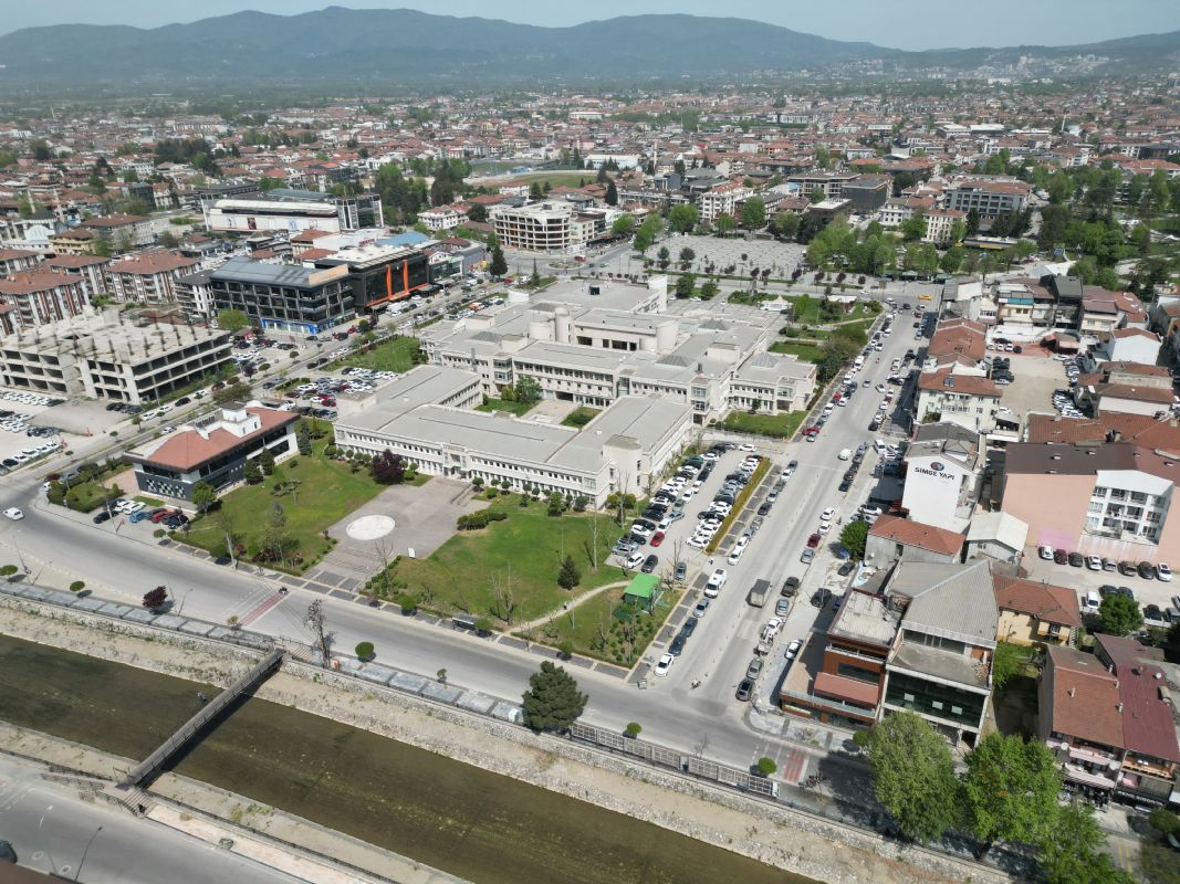 DÜZCEM MERKEZ VALİLİK YANINDA KOMPLE SATILIK BİNA