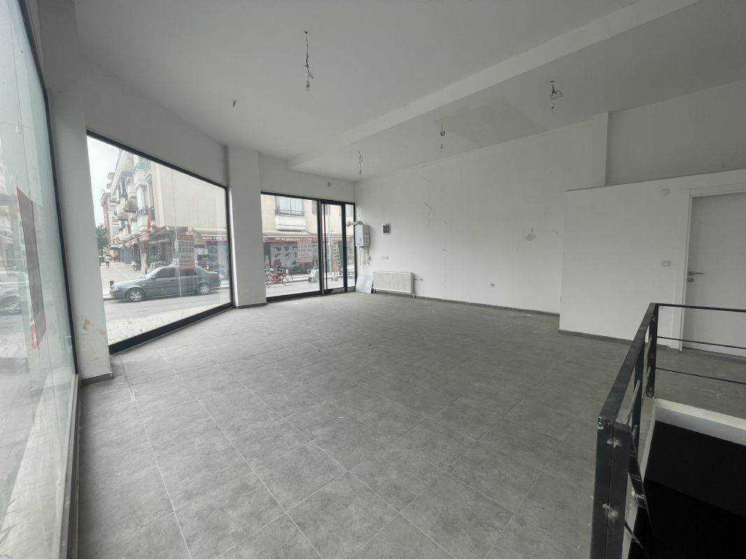 DÜZCE MERKEZ ŞEREFİYE DE ANA CADDE YAN CEPHE SATILIK DÜKKAN