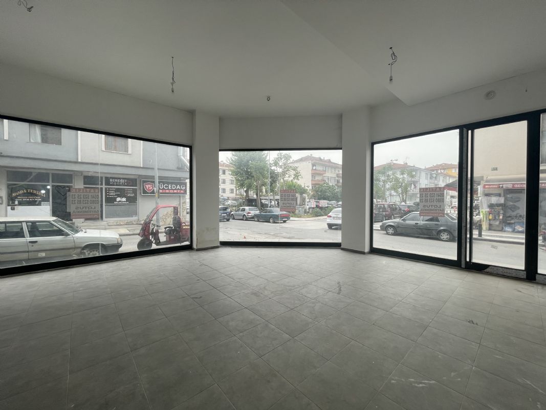 DÜZCE MERKEZ ŞEREFİYE DE ANA CADDE YAN CEPHE SATILIK DÜKKAN