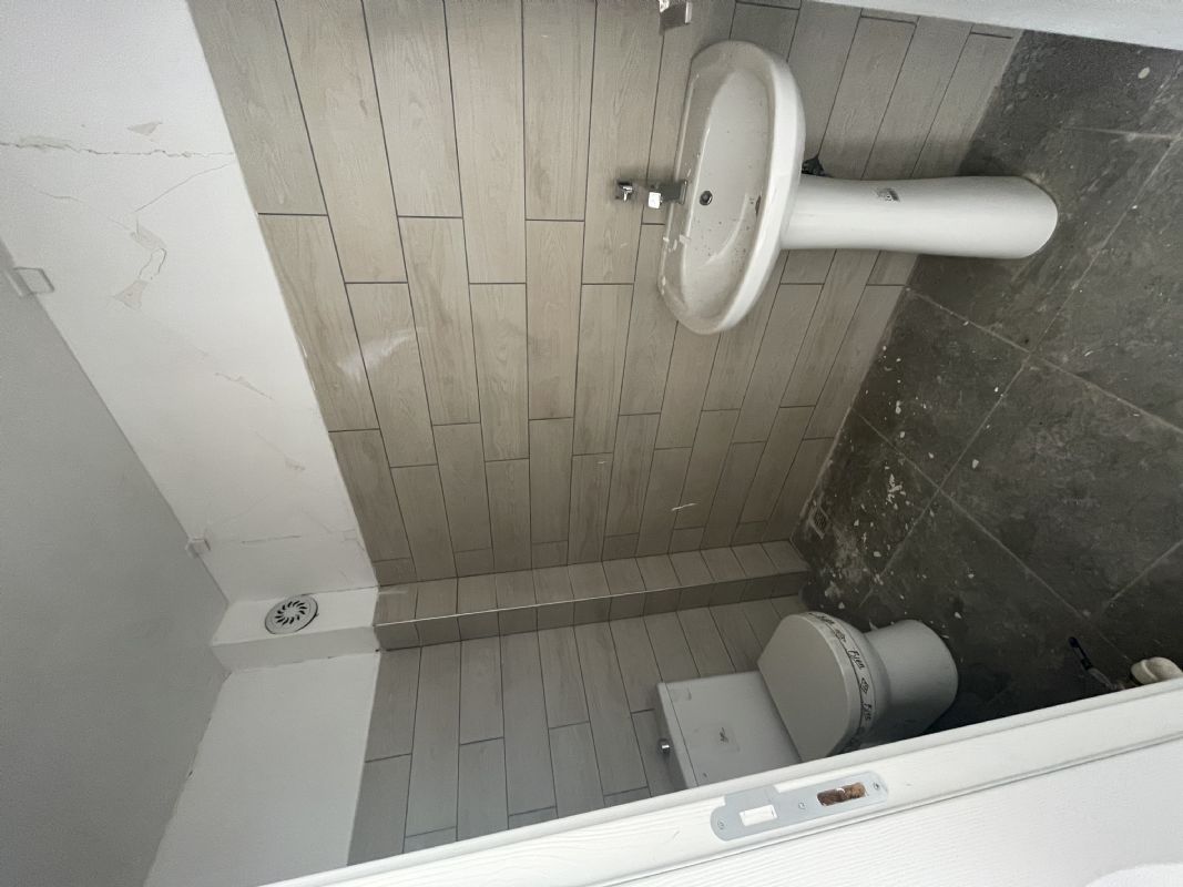 DÜZCE MERKEZ ŞEREFİYE DE ANA CADDE YAN CEPHE SATILIK DÜKKAN