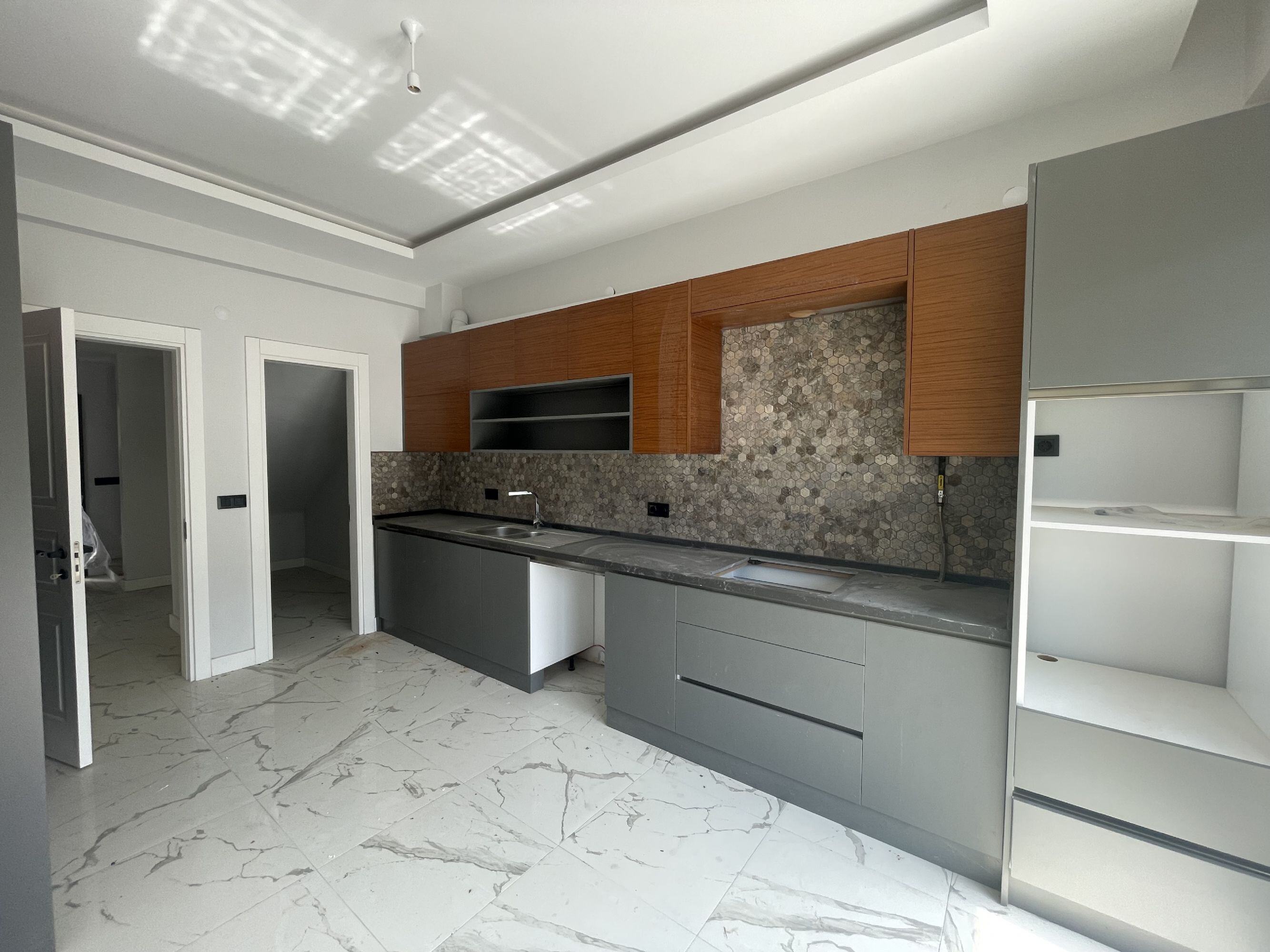 DÜZCE MERKEZ KUYUMCU HACIALİDE SATILIK KÖŞE 4+1 LÜX VİLLA