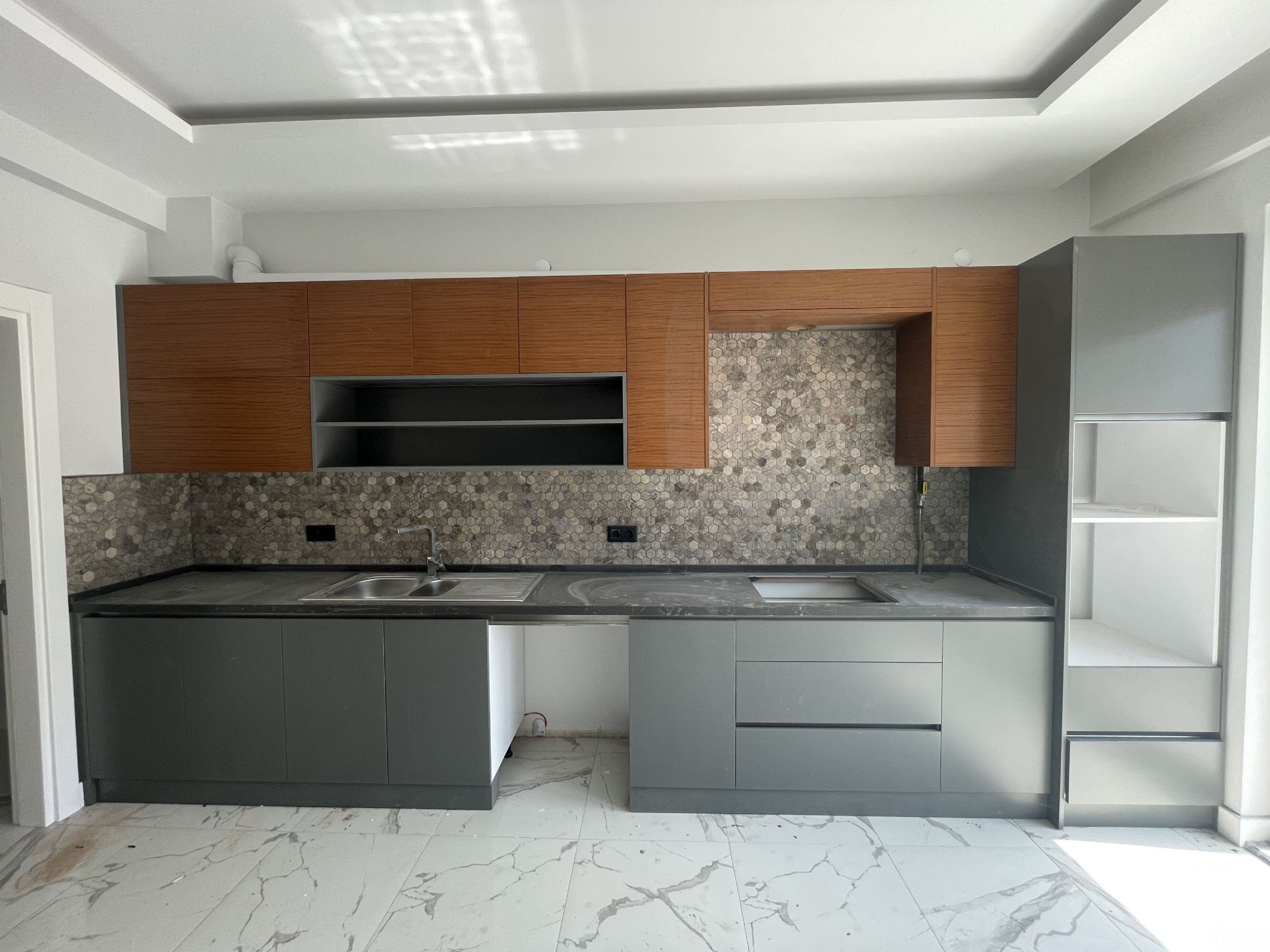 DÜZCE MERKEZ KUYUMCU HACIALİDE SATILIK KÖŞE 4+1 LÜX VİLLA