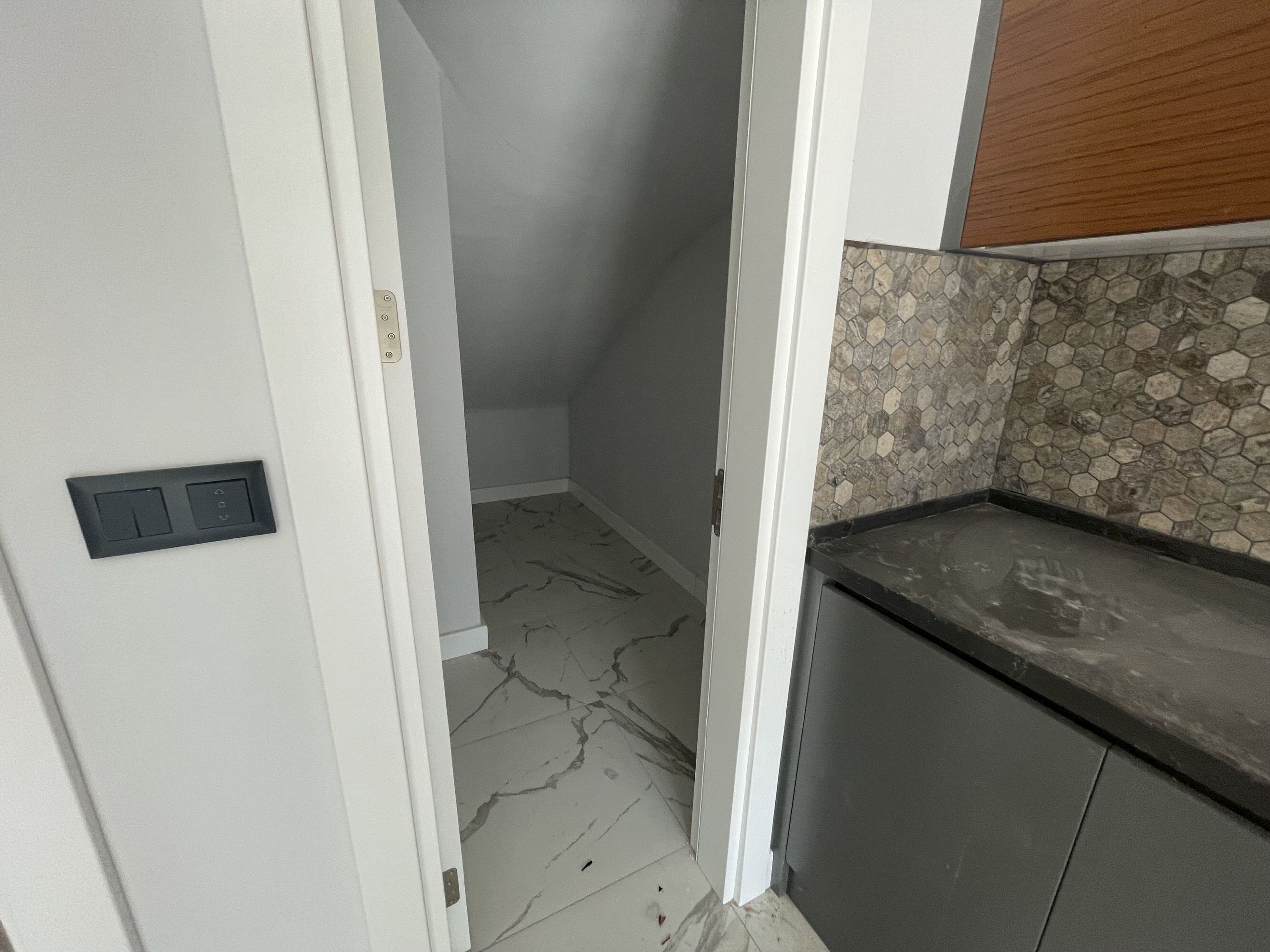 DÜZCE MERKEZ KUYUMCU HACIALİDE SATILIK KÖŞE 4+1 LÜX VİLLA