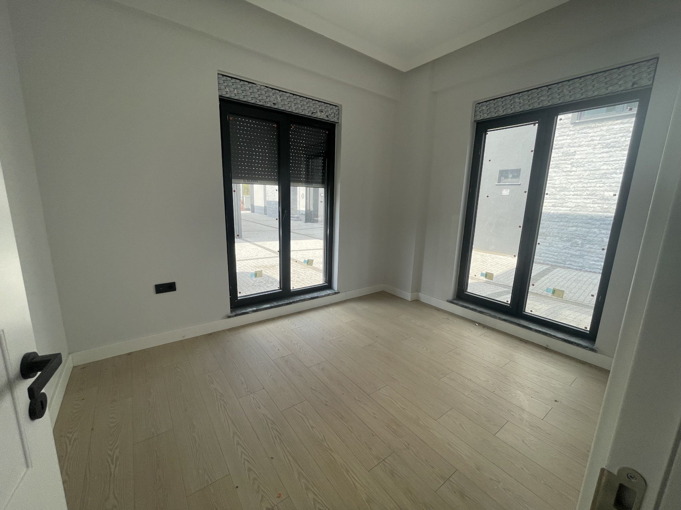 DÜZCE MERKEZ KUYUMCU HACIALİDE SATILIK KÖŞE 4+1 LÜX VİLLA