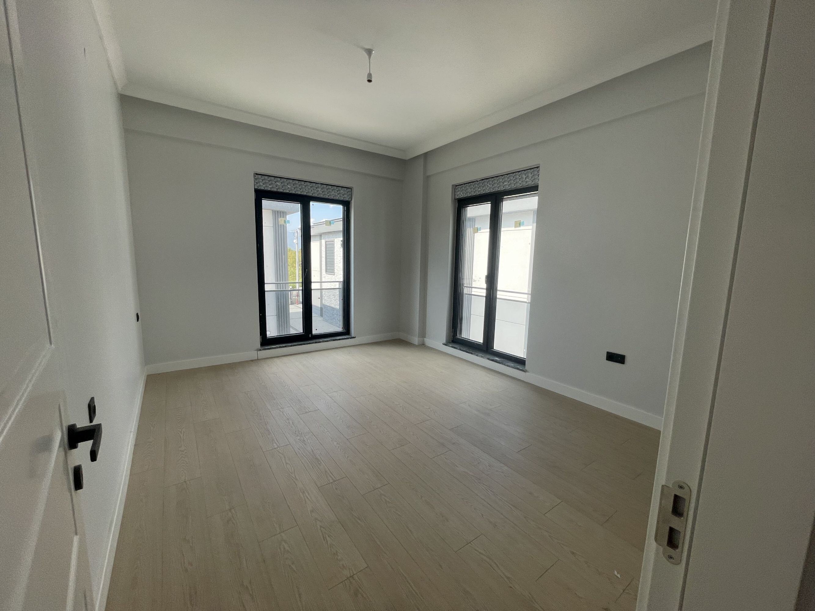 DÜZCE MERKEZ KUYUMCU HACIALİDE SATILIK KÖŞE 4+1 LÜX VİLLA