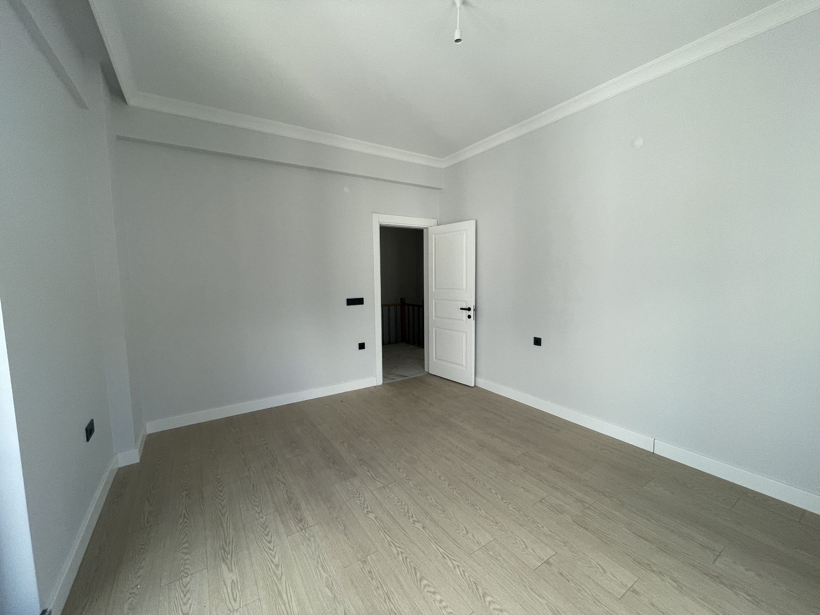 DÜZCE MERKEZ KUYUMCU HACIALİDE SATILIK KÖŞE 4+1 LÜX VİLLA