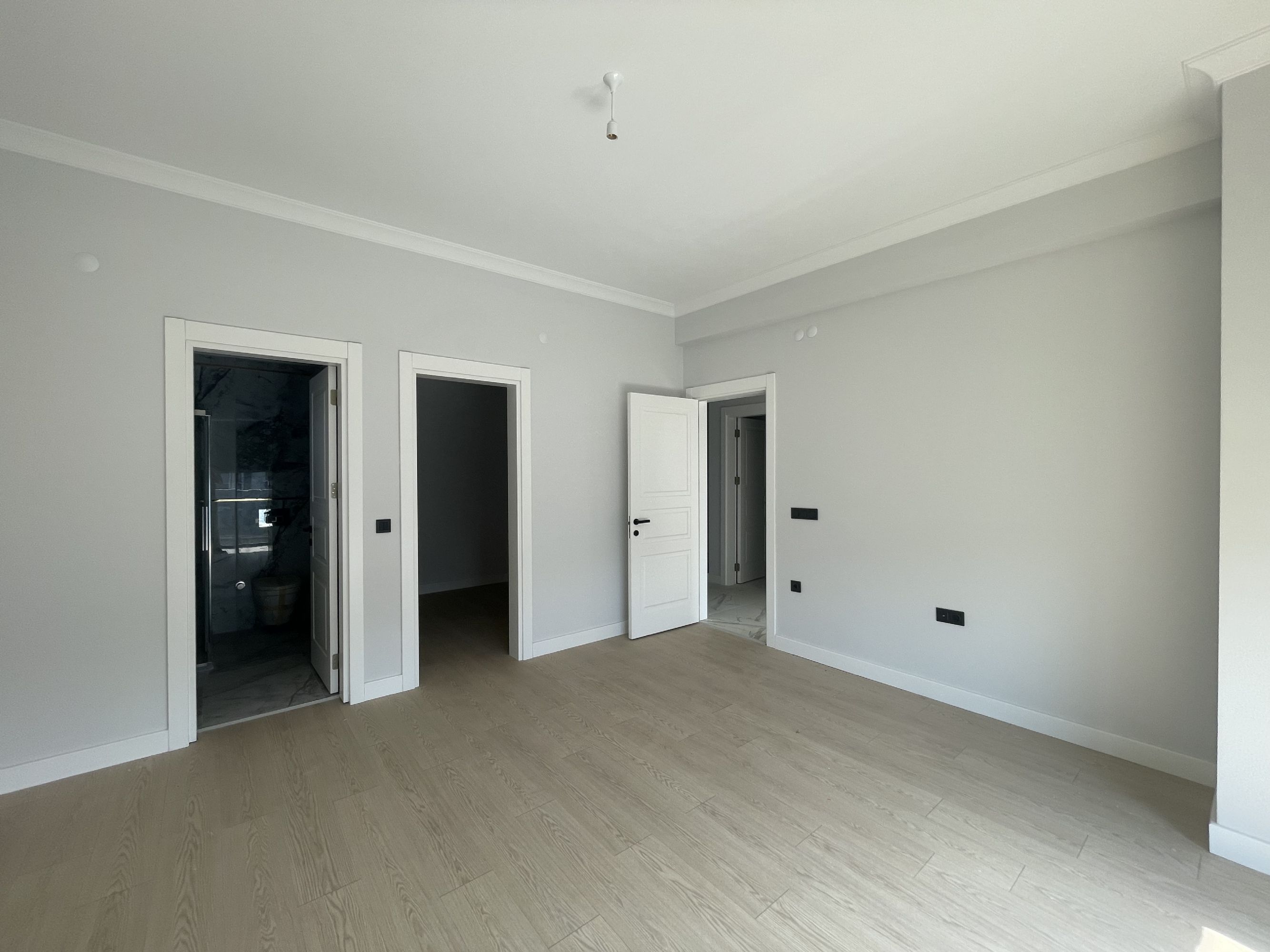 DÜZCE MERKEZ KUYUMCU HACIALİDE SATILIK KÖŞE 4+1 LÜX VİLLA