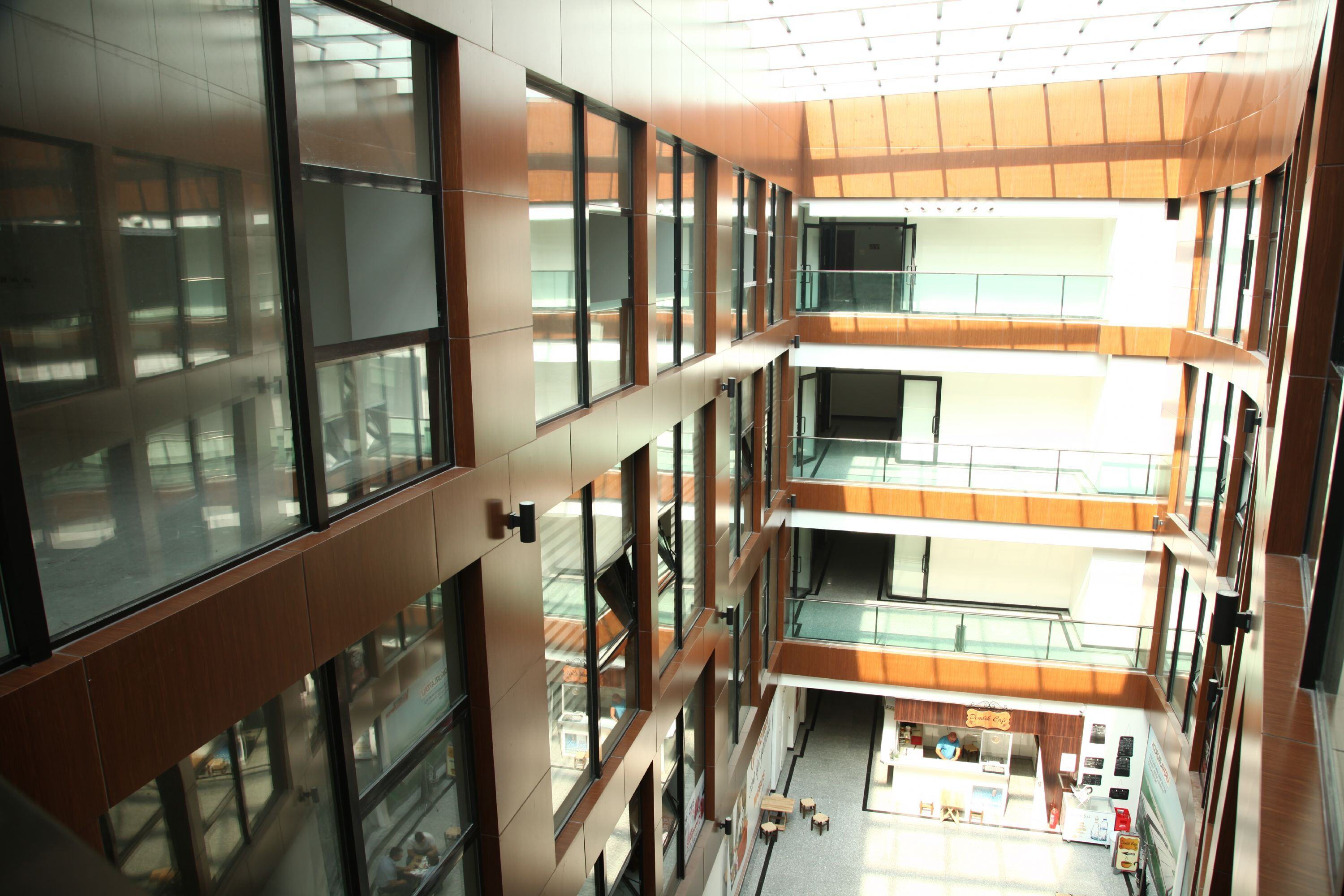 DÜZCE MERKEZ PAK EKİZCELİ İŞ MERKEZİNDE SATILIK KÖŞE OFİS & BÜRO