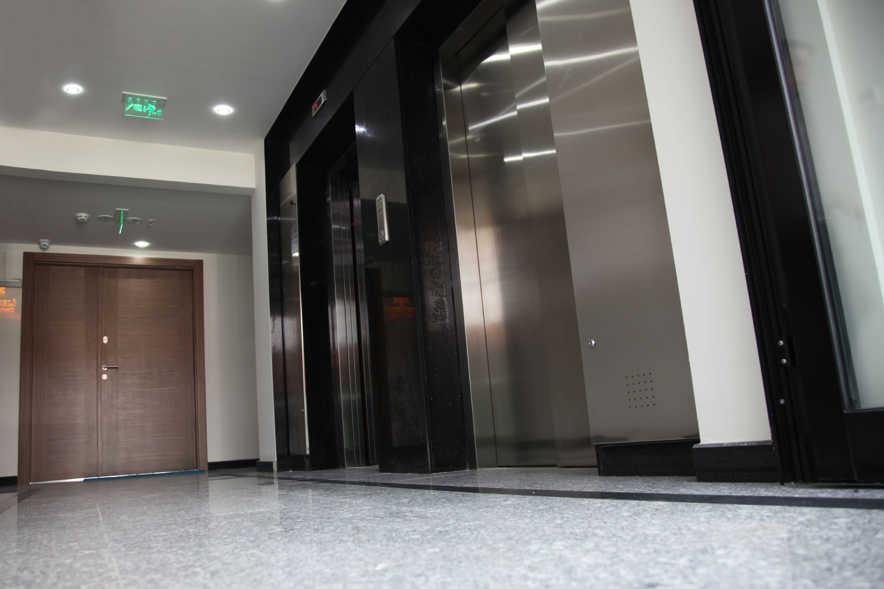 DÜZCE MERKEZ PAK EKİZCELİ İŞ MERKEZİNDE SATILIK KÖŞE OFİS & BÜRO