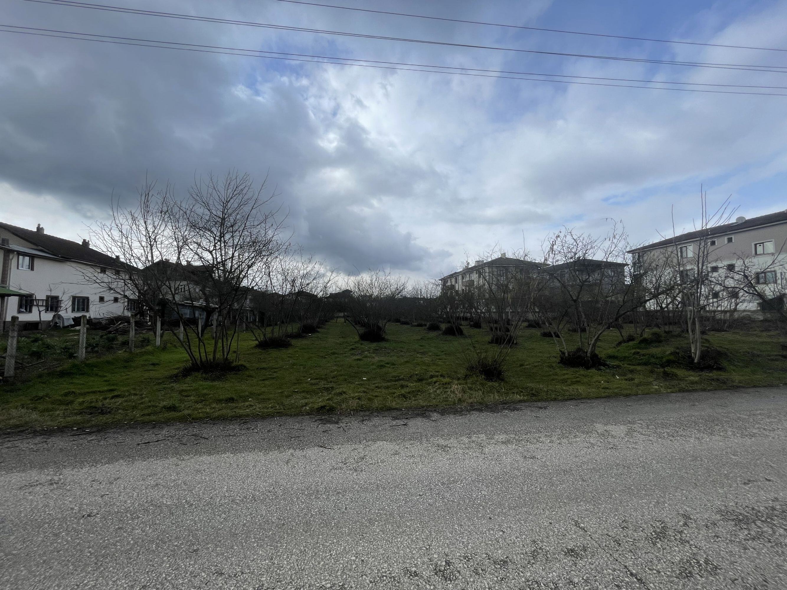 DÜZCE MERKEZ CUMHURİYET MAH SATILIK İMARLI ARSA