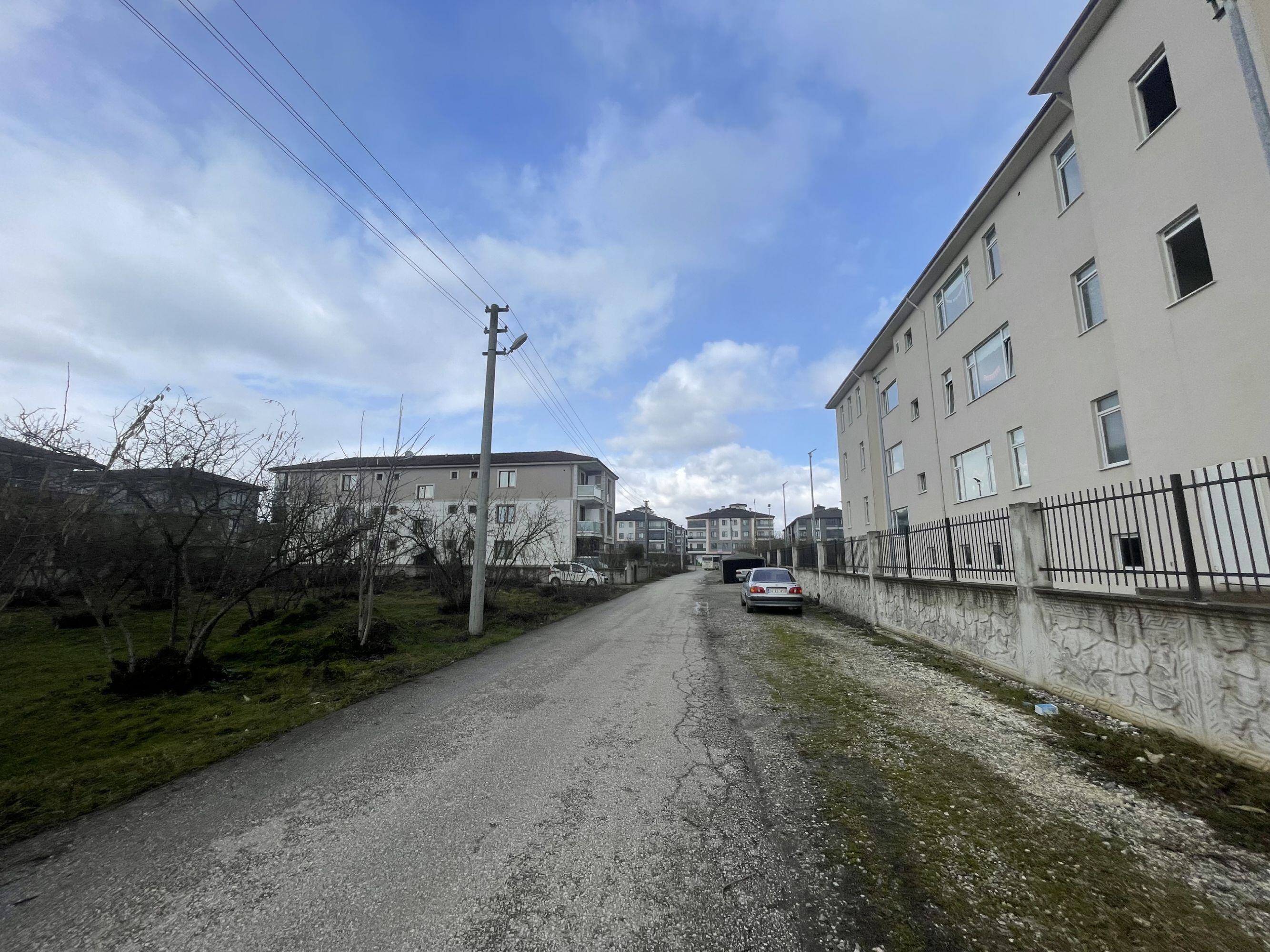 DÜZCE MERKEZ CUMHURİYET MAH SATILIK İMARLI ARSA