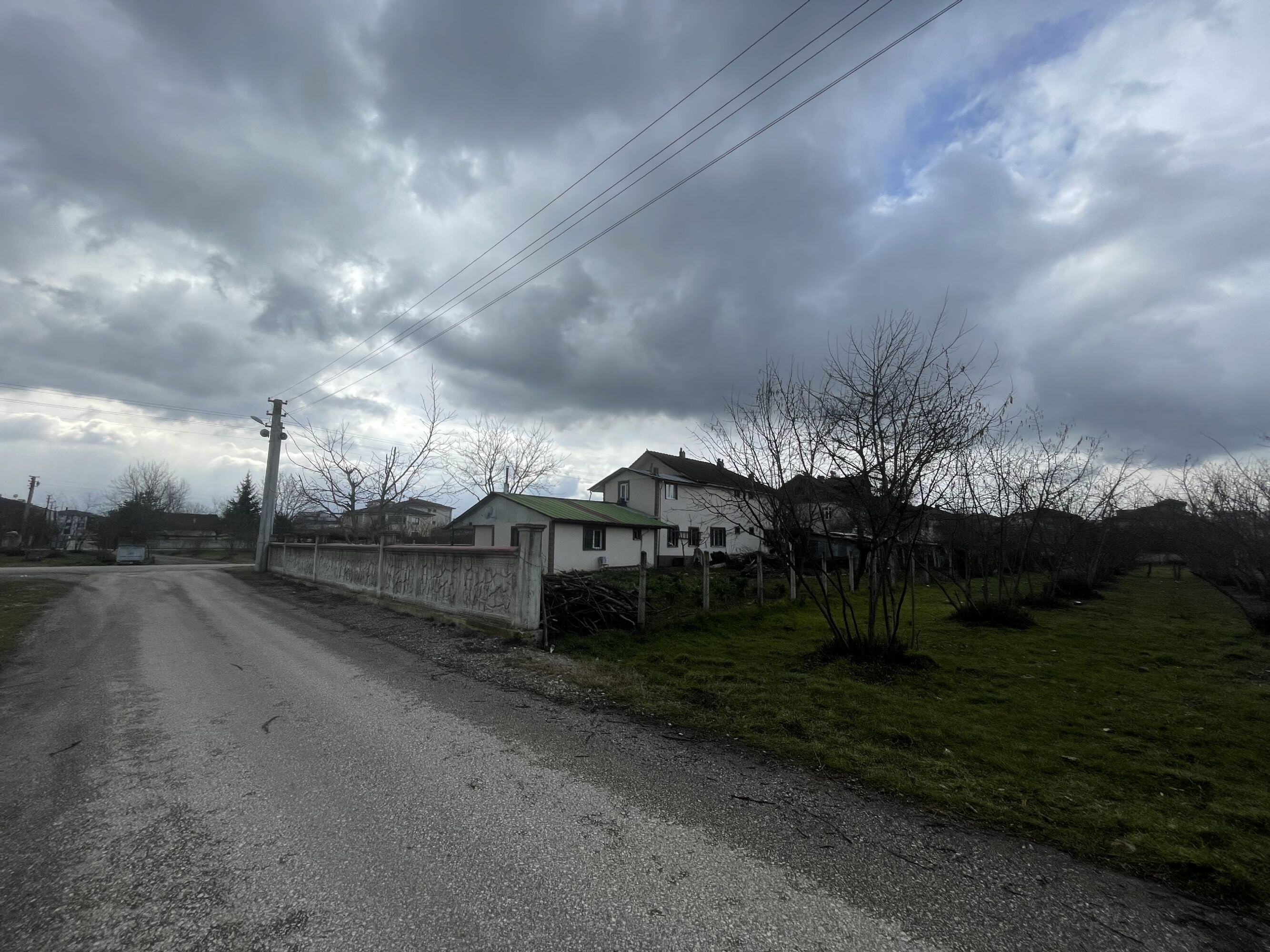 DÜZCE MERKEZ CUMHURİYET MAH SATILIK İMARLI ARSA