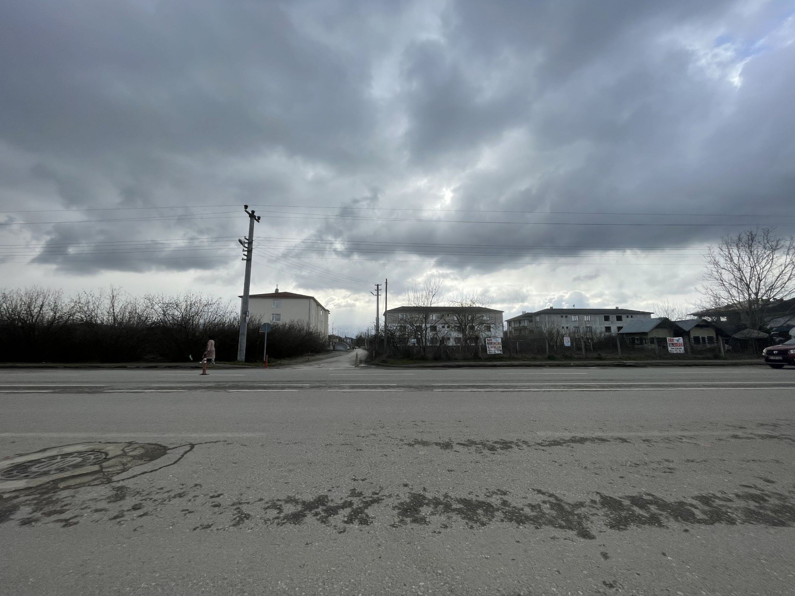 DÜZCE MERKEZ CUMHURİYET MAH SATILIK İMARLI ARSA