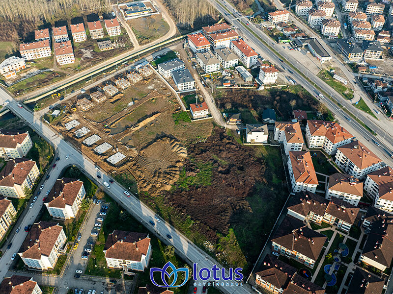DÜZCE MERKEZ KOÇYAZIDA CADDE ÜZERİNDE İMARLI SATILIK ARSA