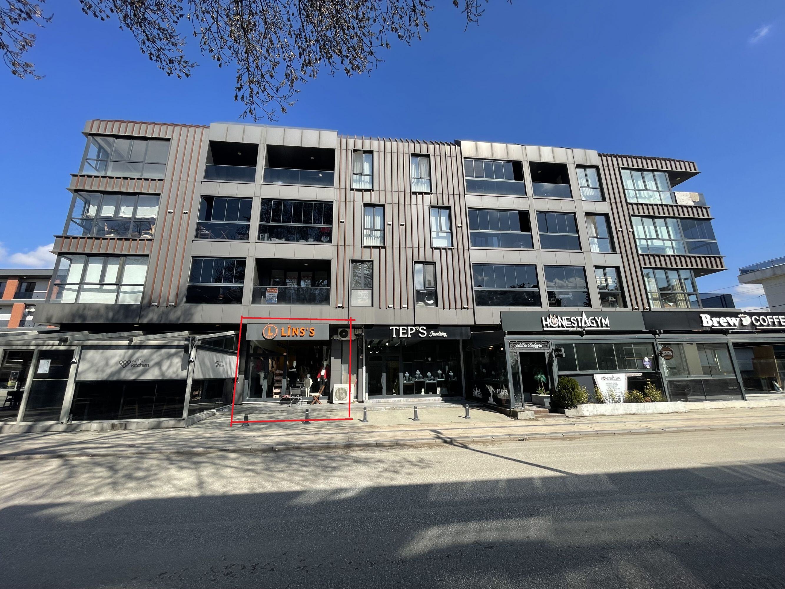 DÜZCE MERKEZ KÜLTÜR MAH ANA CAD ÜZERİNDE SATILIK DÜKKAN MAĞAZA