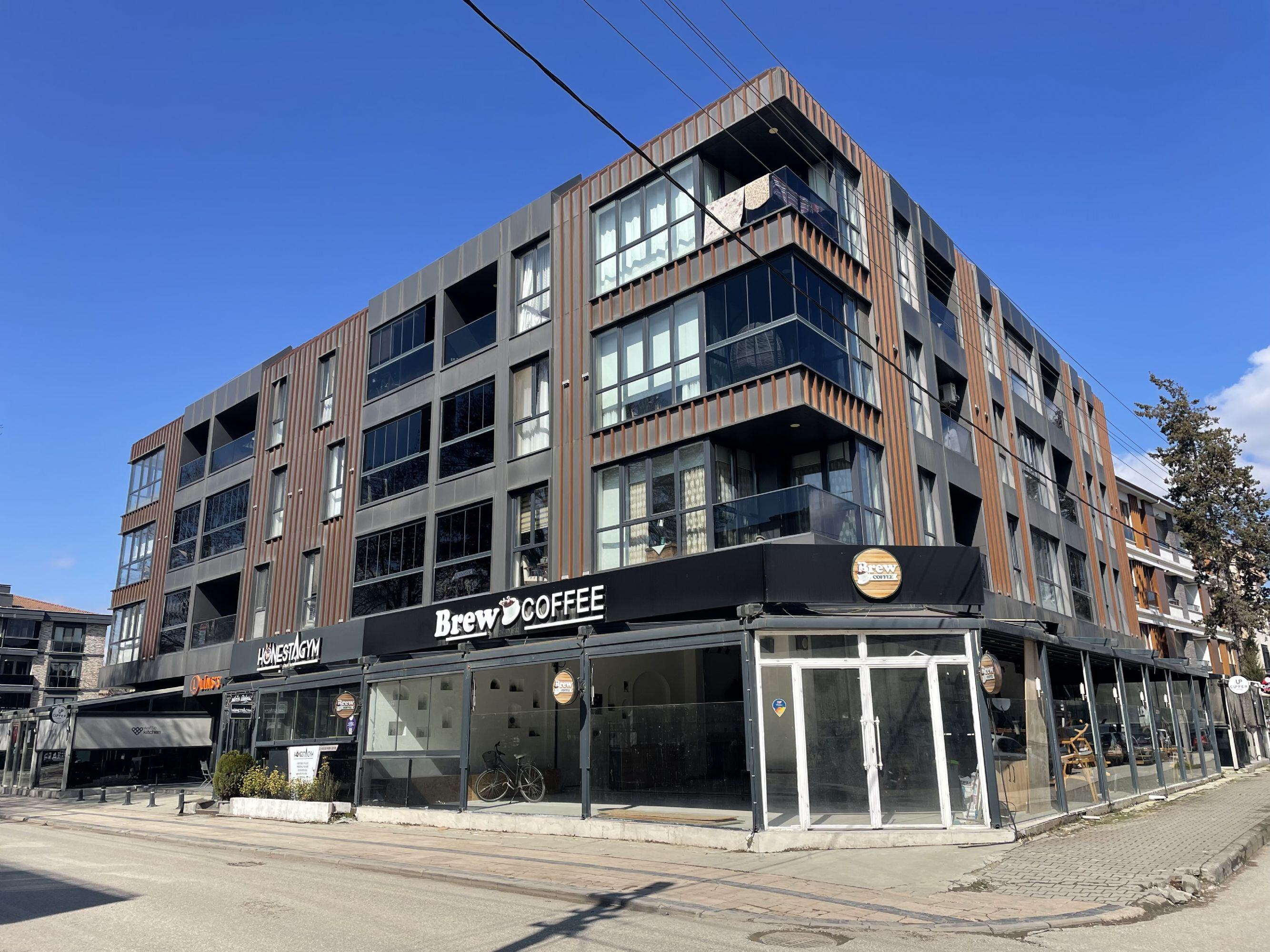 DÜZCE MERKEZ KÜLTÜR MAH ANA CAD ÜZERİNDE SATILIK DÜKKAN MAĞAZA