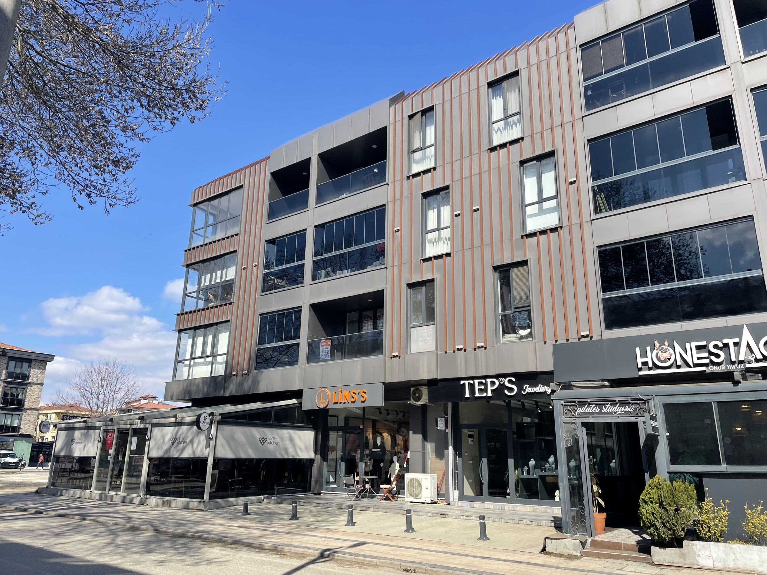 DÜZCE MERKEZ KÜLTÜR MAH ANA CAD ÜZERİNDE SATILIK DÜKKAN MAĞAZA