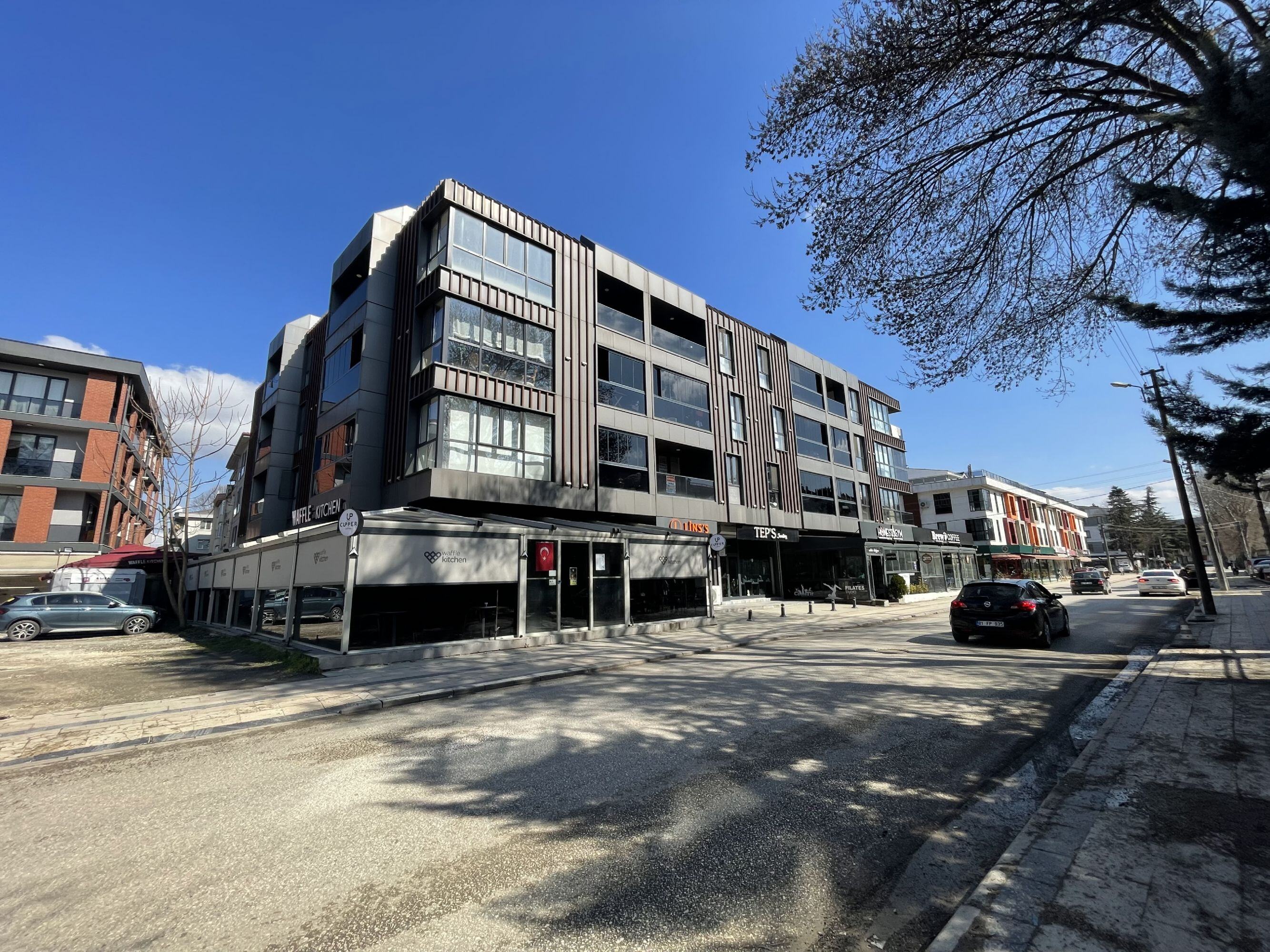 DÜZCE MERKEZ KÜLTÜR MAH ANA CAD ÜZERİNDE SATILIK DÜKKAN MAĞAZA