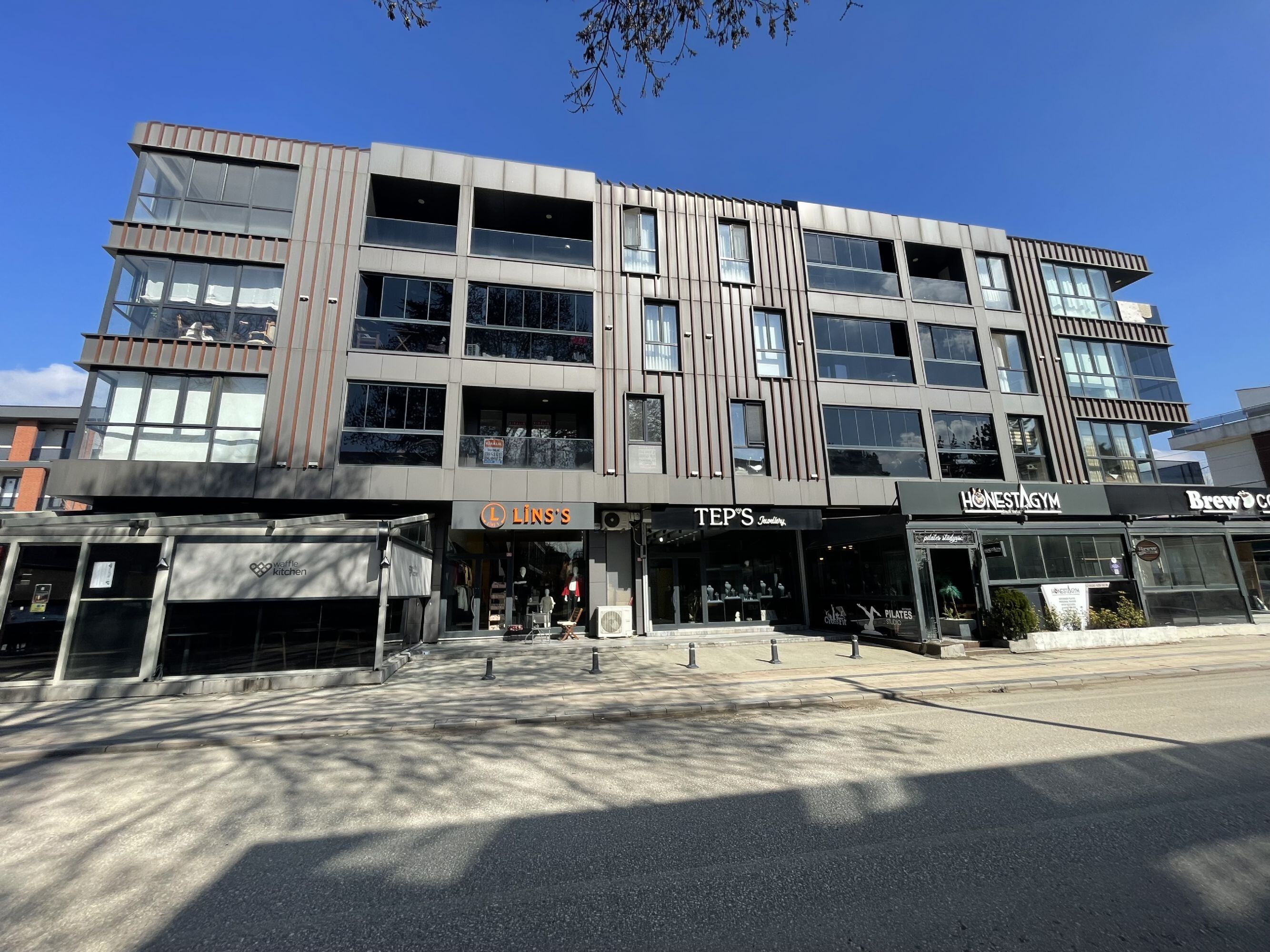 DÜZCE MERKEZ KÜLTÜR MAH ANA CAD ÜZERİNDE SATILIK DÜKKAN MAĞAZA