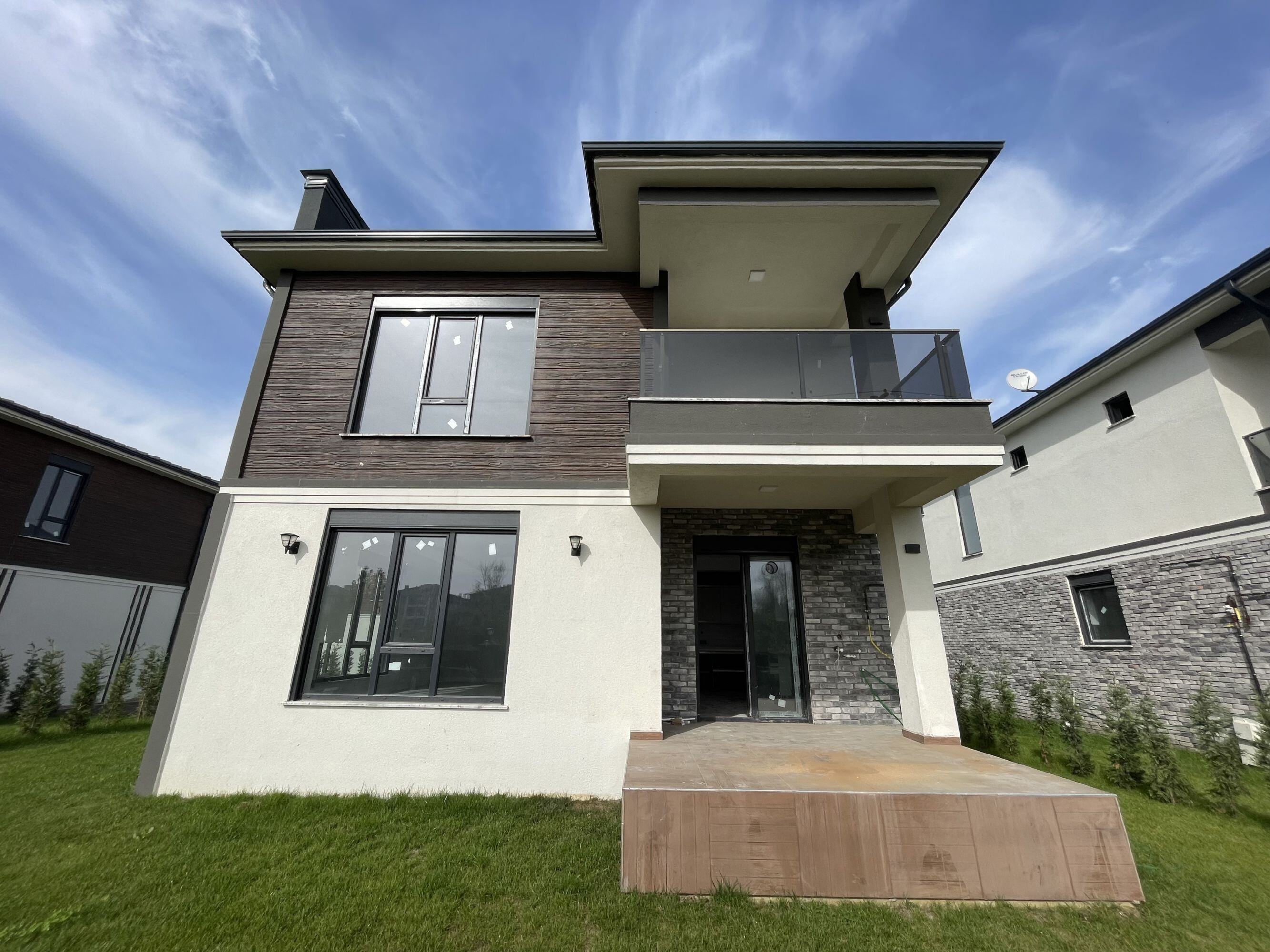 DÜZCE MERKEZ YAHYALAR MAH SATILIK TEKİL 4+1 VİLLA