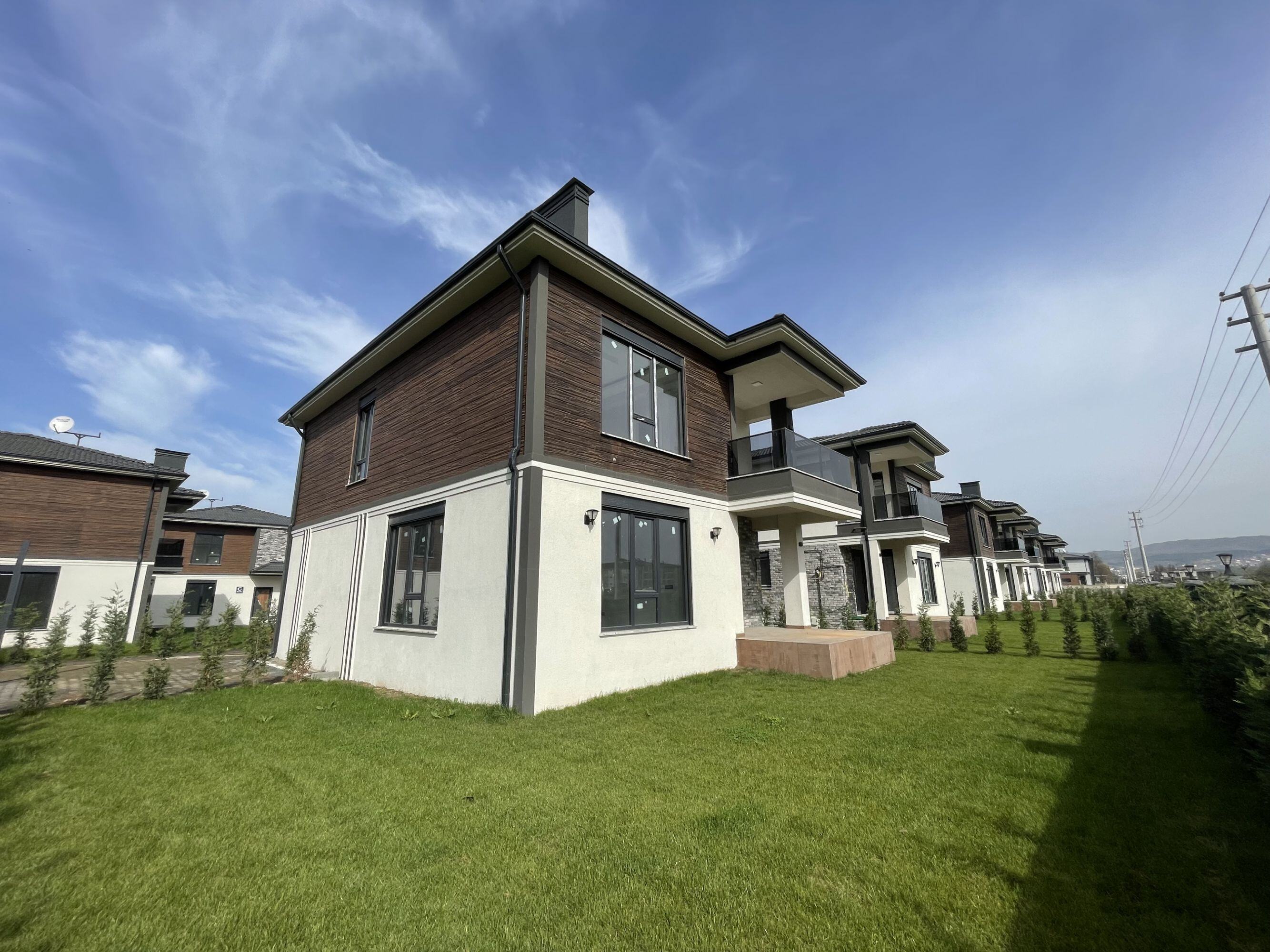 DÜZCE MERKEZ YAHYALAR MAH SATILIK TEKİL 4+1 VİLLA