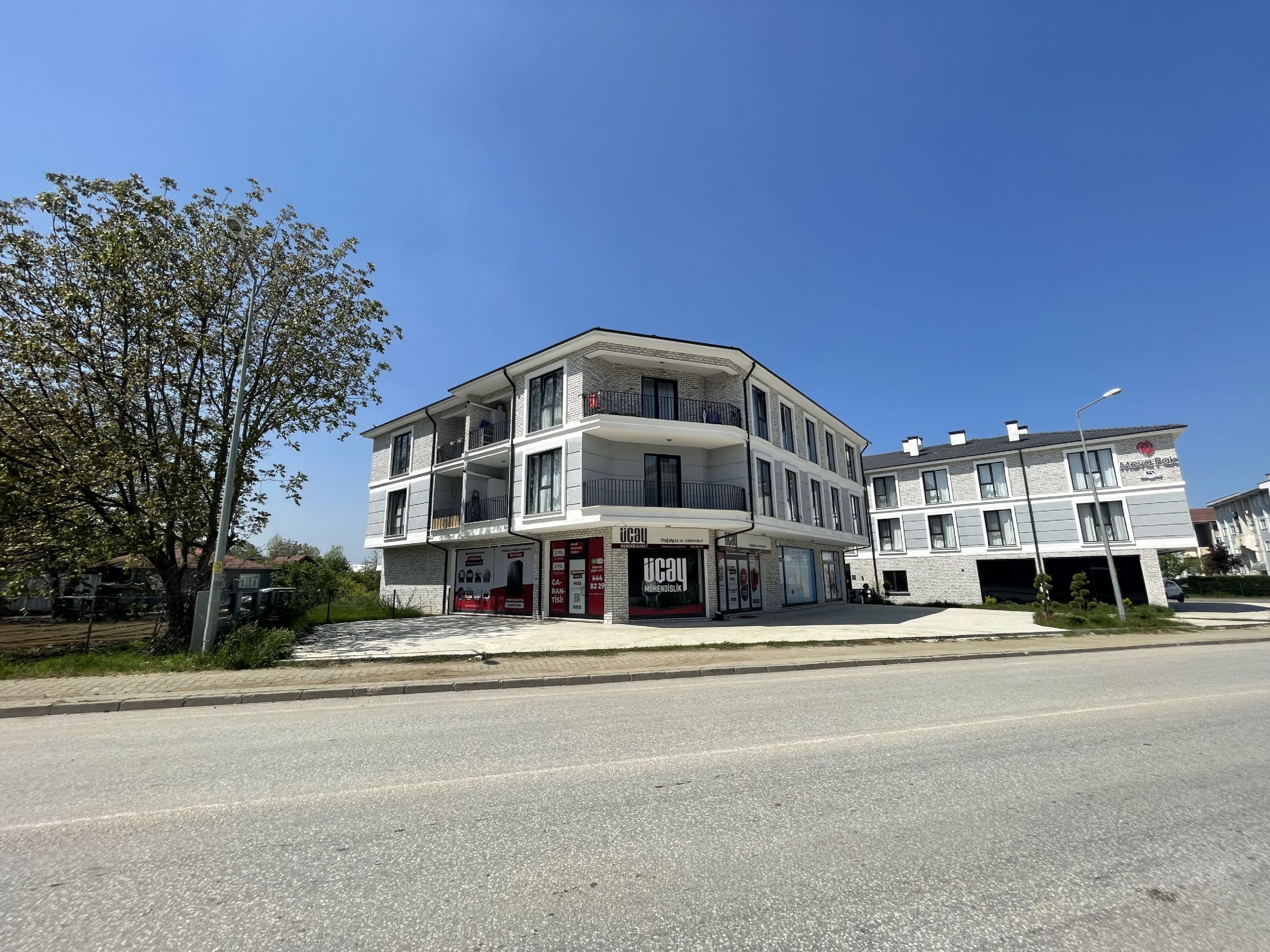 DÜZCE MERKEZ KOÇYAZI MAH CAD ÜSTÜNDE SATILIK DÜKKAN MAĞAZA