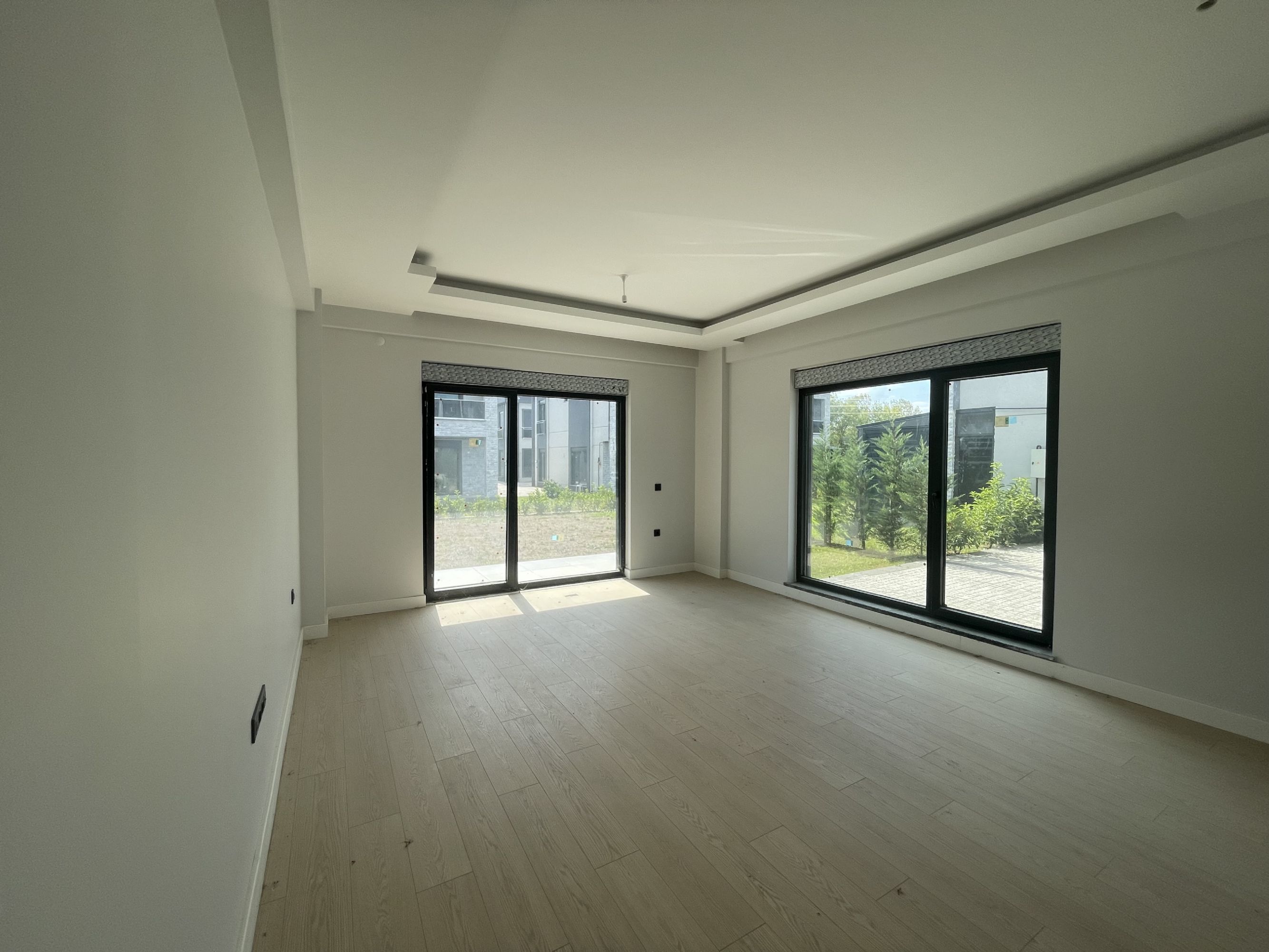 DÜZCE MERKEZ KUYUMCU HACIALİDE SATILIK KÖŞE 4+1 LÜX VİLLA