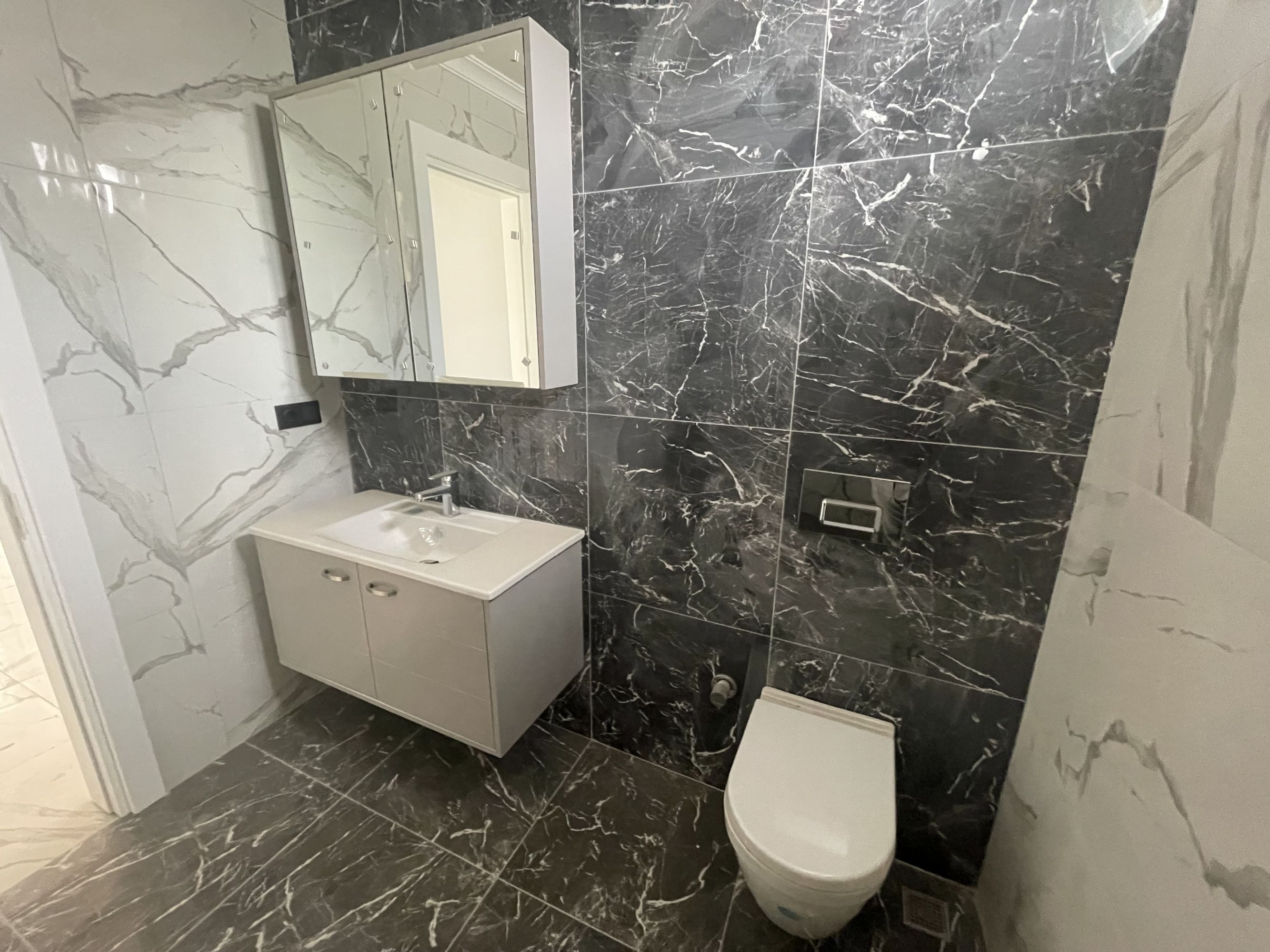 DÜZCE MERKEZ KUYUMCU HACIALİDE SATILIK KÖŞE 4+1 LÜX VİLLA