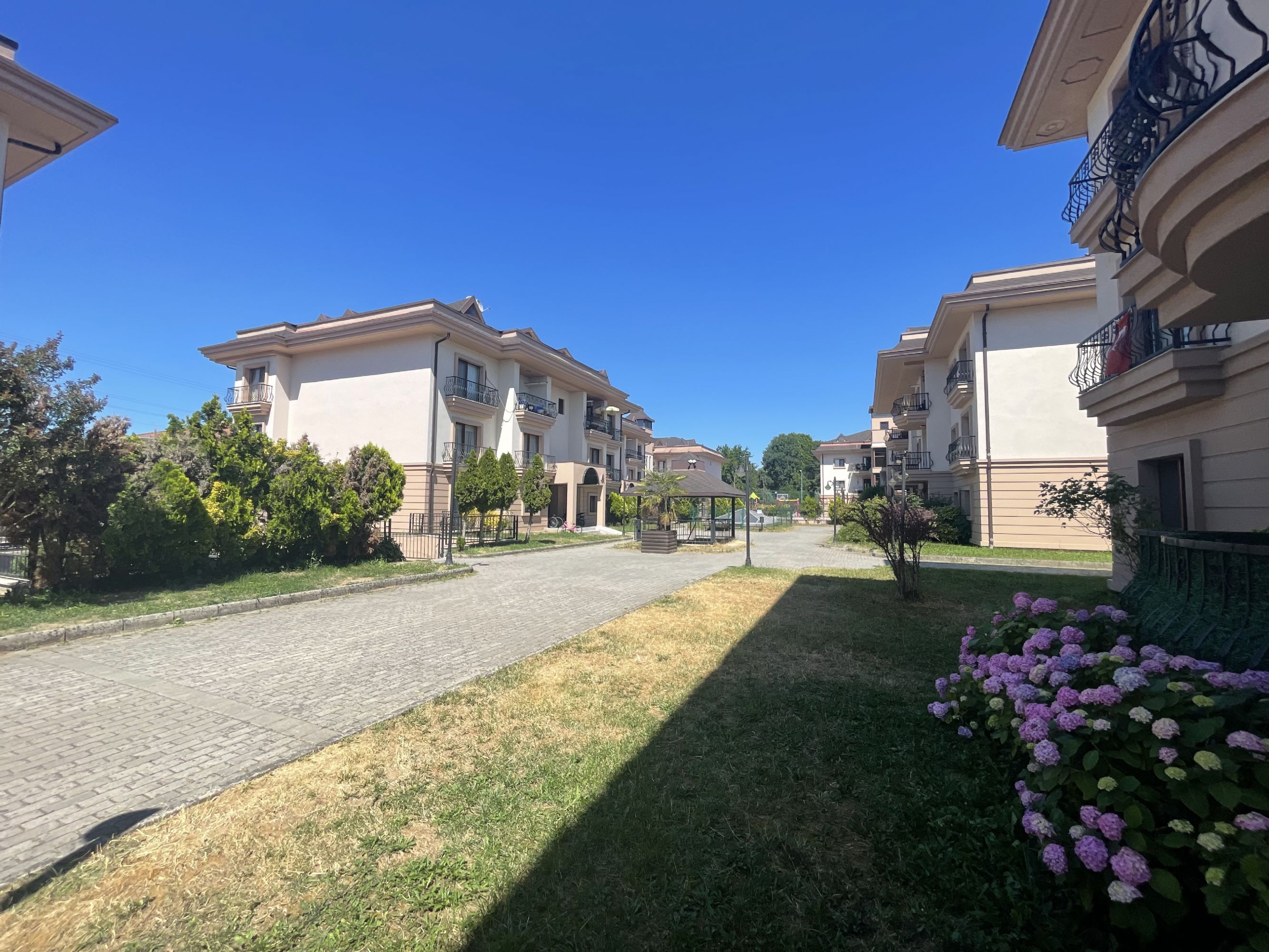 DÜZCE KÜLTÜR PARK SİTESİNDE ÖNÜ AÇIK SATILIK DUBLEX DAİRE