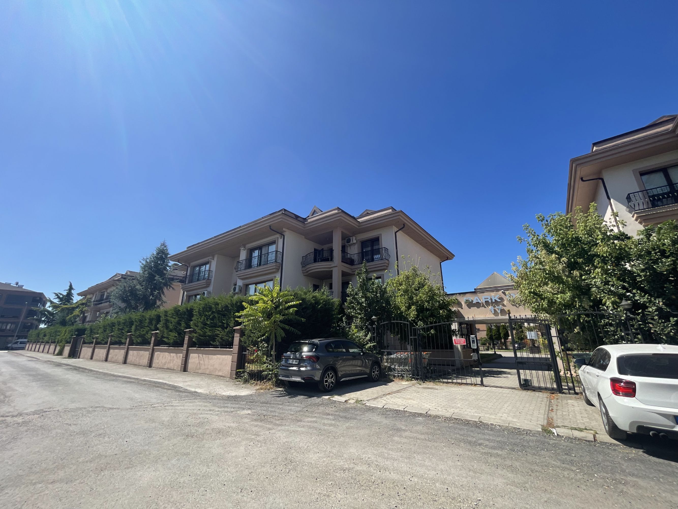 DÜZCE KÜLTÜR PARK SİTESİNDE ÖNÜ AÇIK SATILIK DUBLEX DAİRE