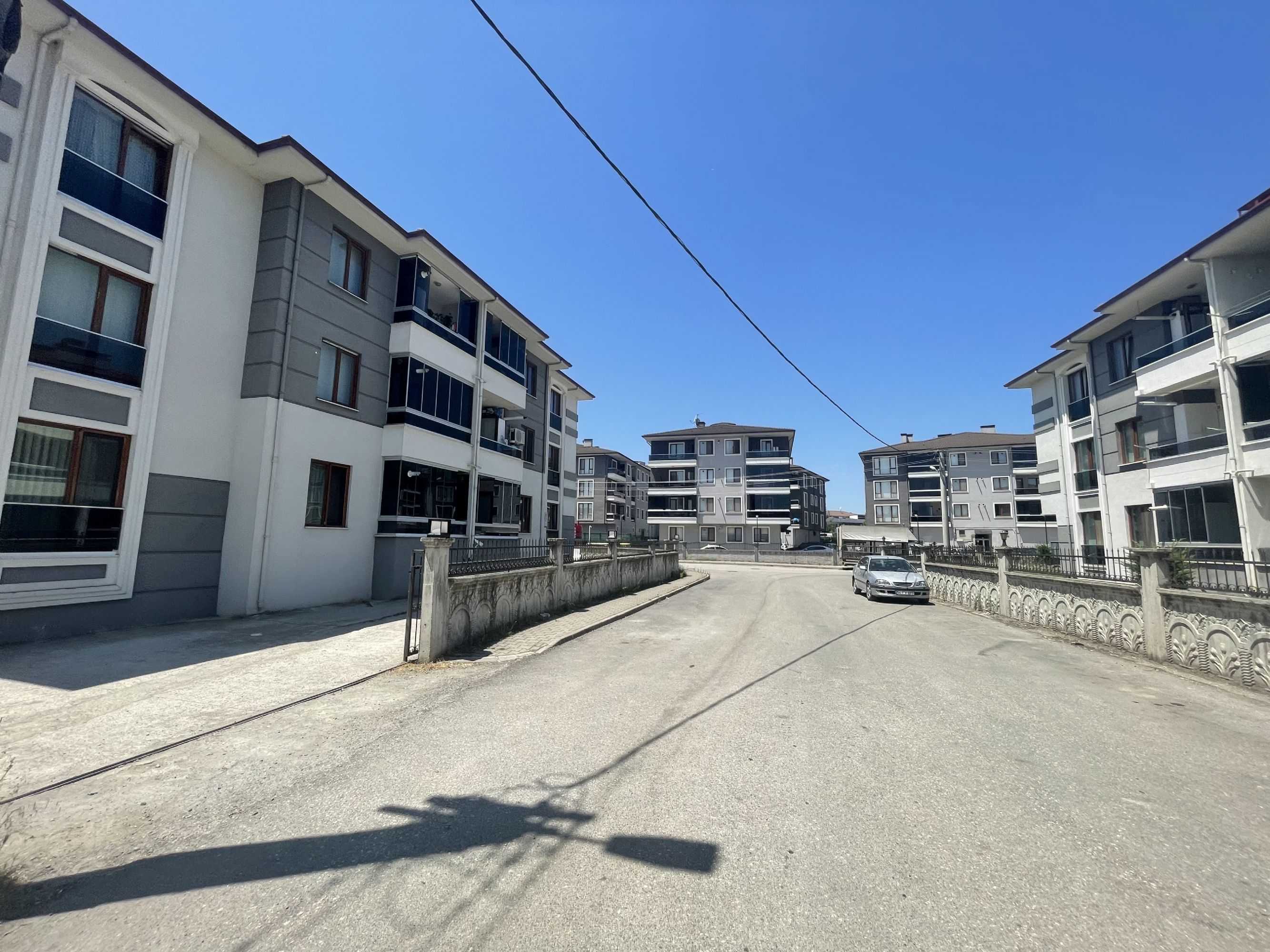 DÜZCE MERKEZ HAMİDİYE MAH EN ÜST KAT KÖŞE 2+1 SATILIK DAİRE