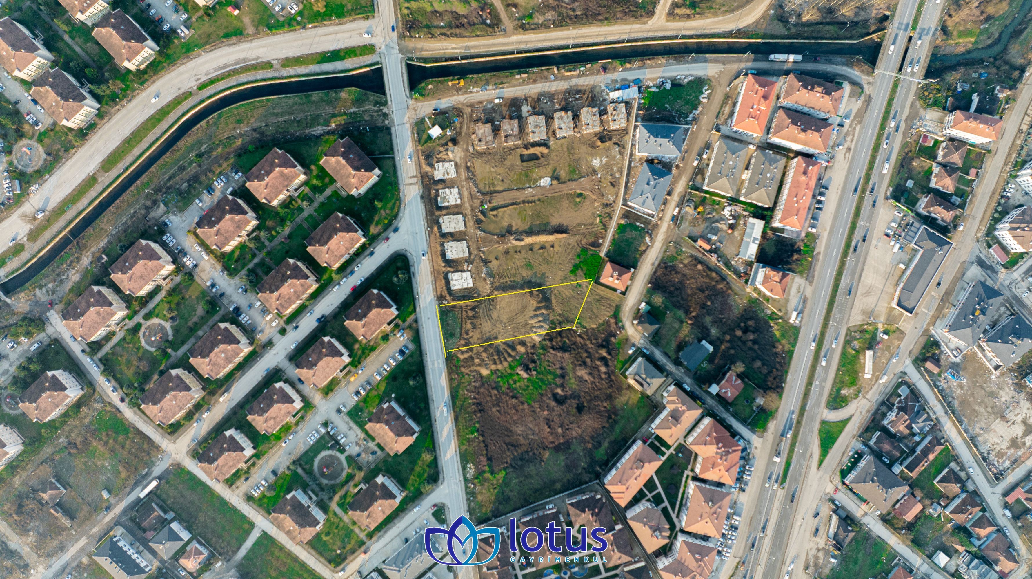 DÜZCE MERKEZ KOÇYAZIDA CADDE ÜZERİNDE İMARLI SATILIK ARSA