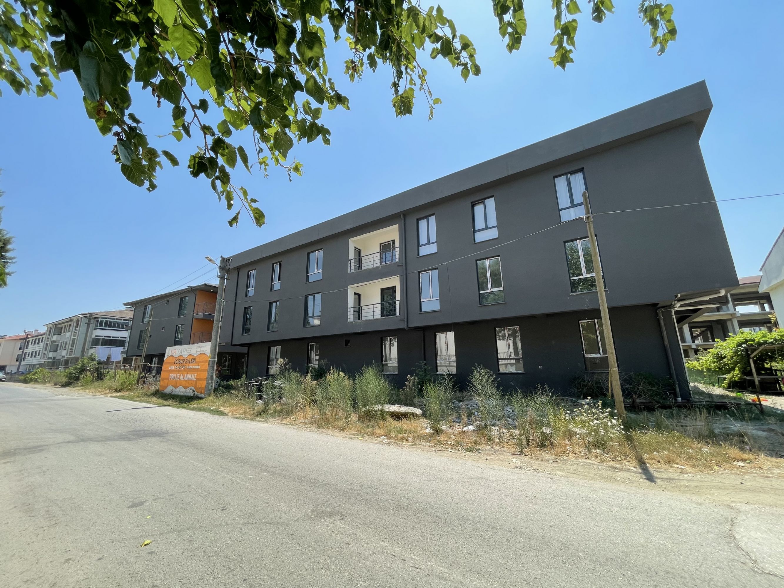 DÜZCE MERKEZ AZİZİYE MAH SATILIK ARA KAT DAİRE