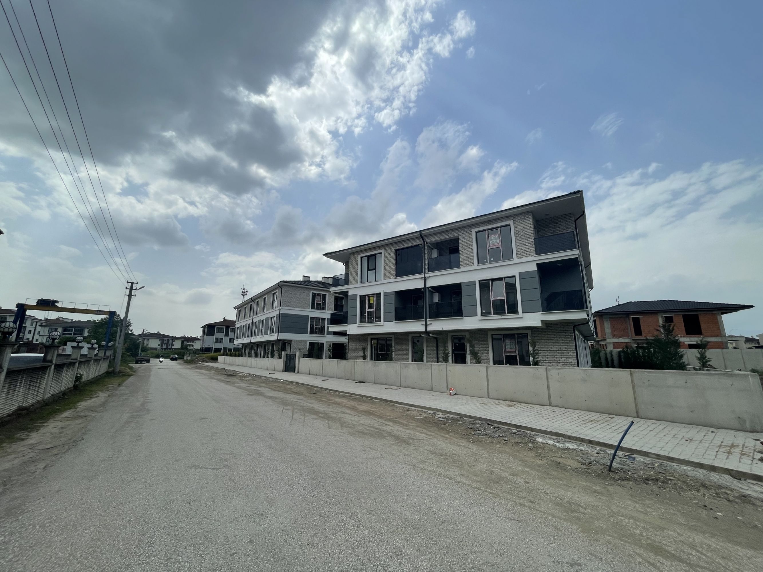 DÜZCE MERKEZ KOÇYAZI MAH SATILIK GENİŞ ARA KAT 2+1 DAİRE