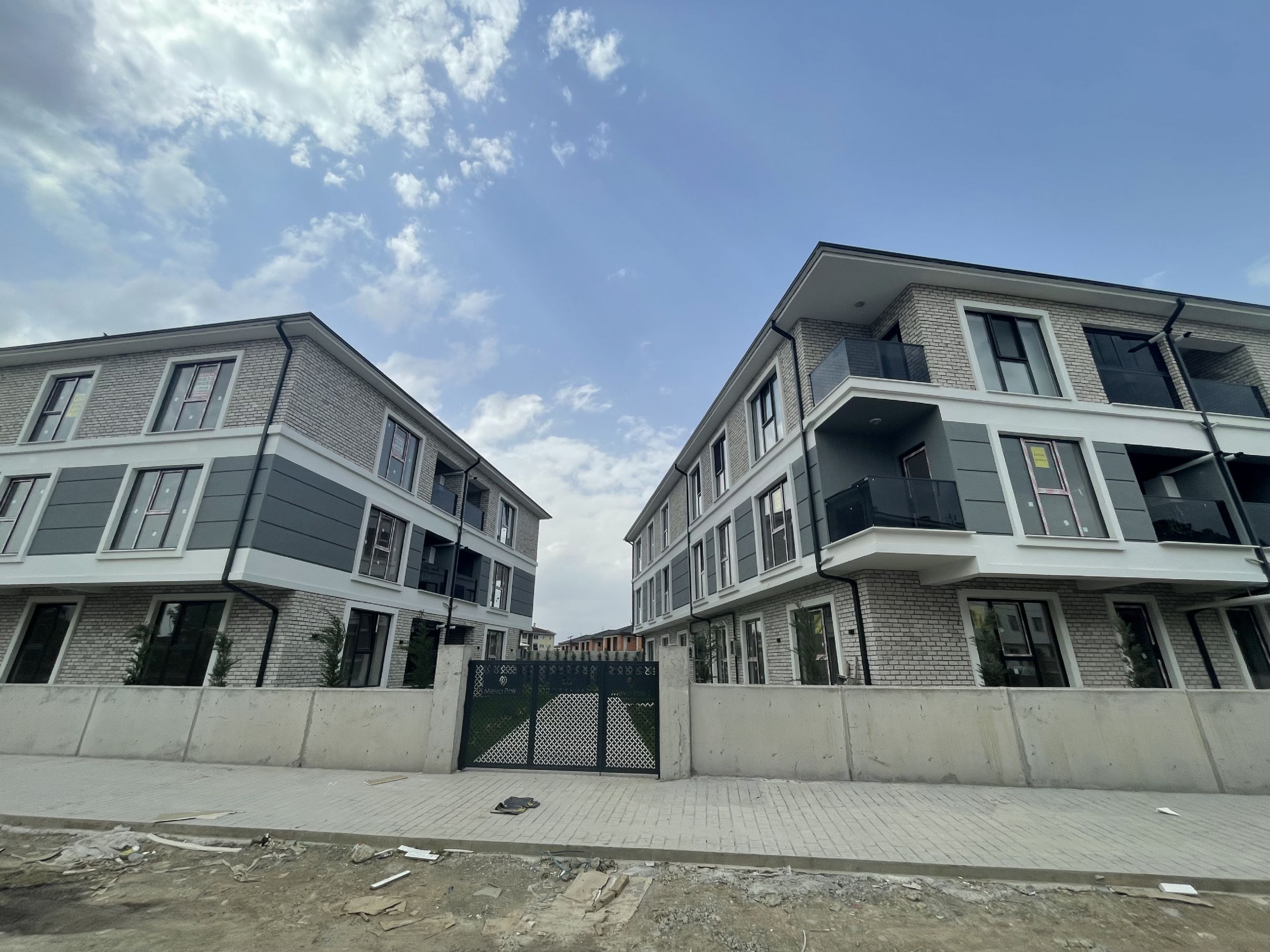 DÜZCE MERKEZ KOÇYAZI MAH SATILIK GENİŞ ARA KAT 2+1 DAİRE