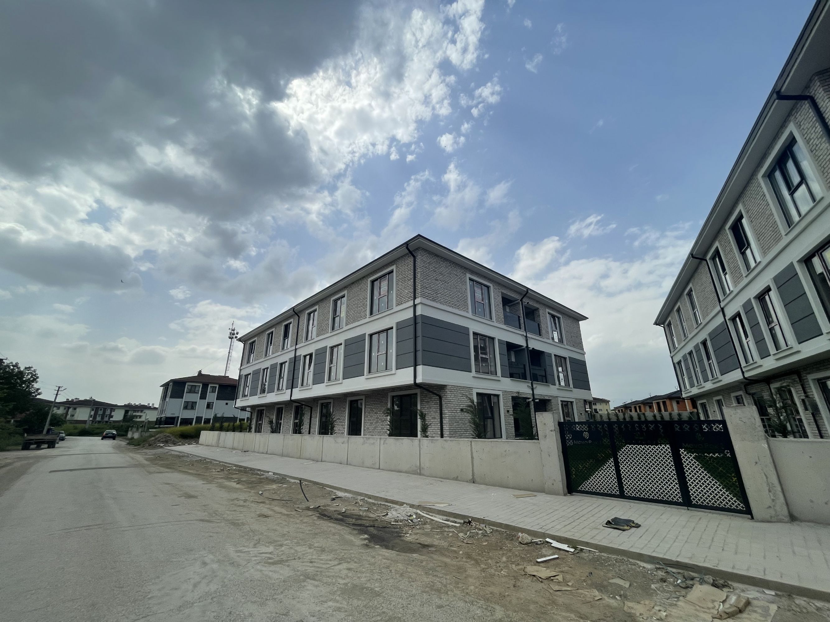 DÜZCE MERKEZ KOÇYAZI MAH SATILIK GENİŞ ARA KAT 2+1 DAİRE