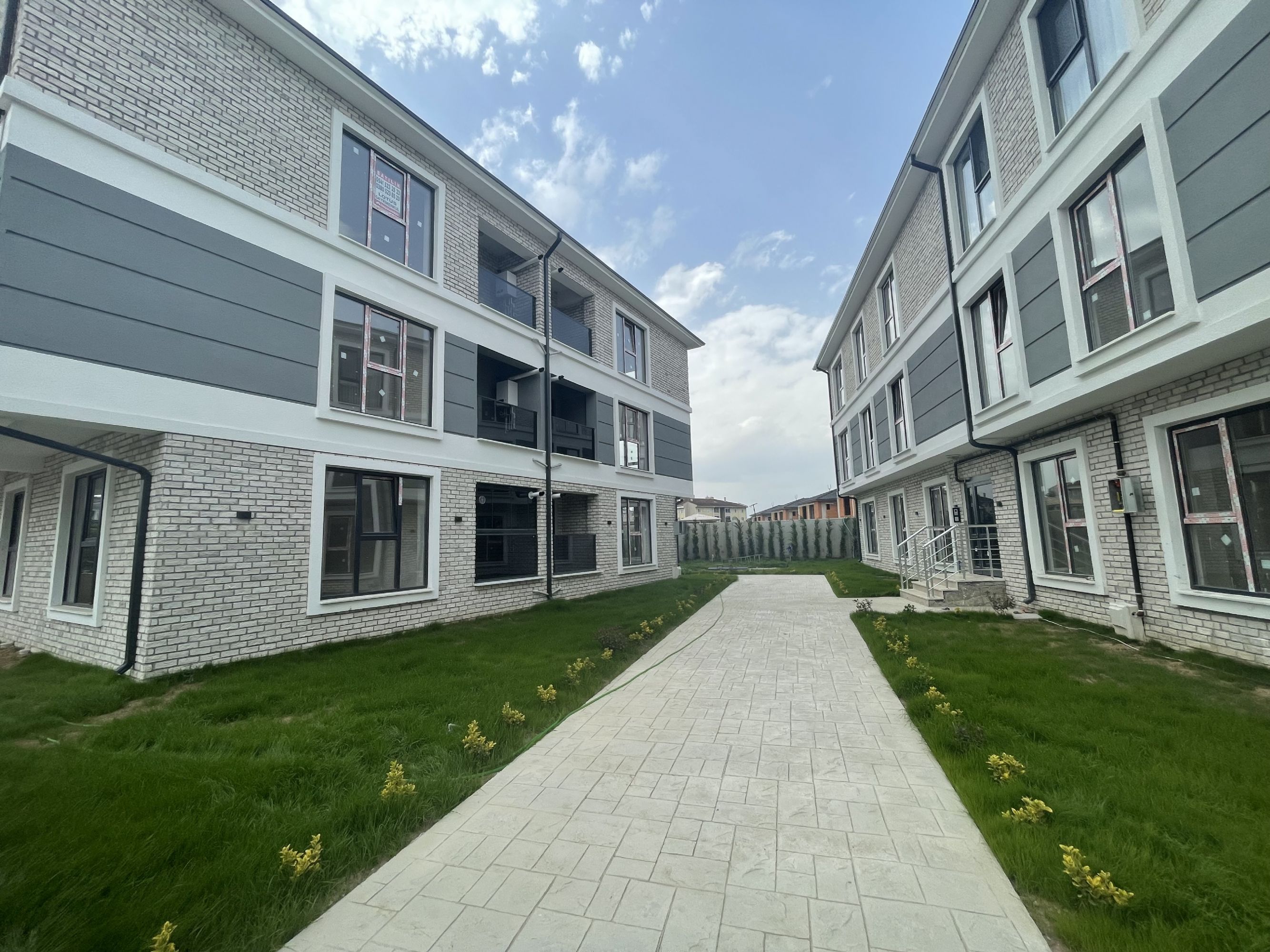 DÜZCE MERKEZ KOÇYAZI MAH SATILIK GENİŞ ARA KAT 2+1 DAİRE